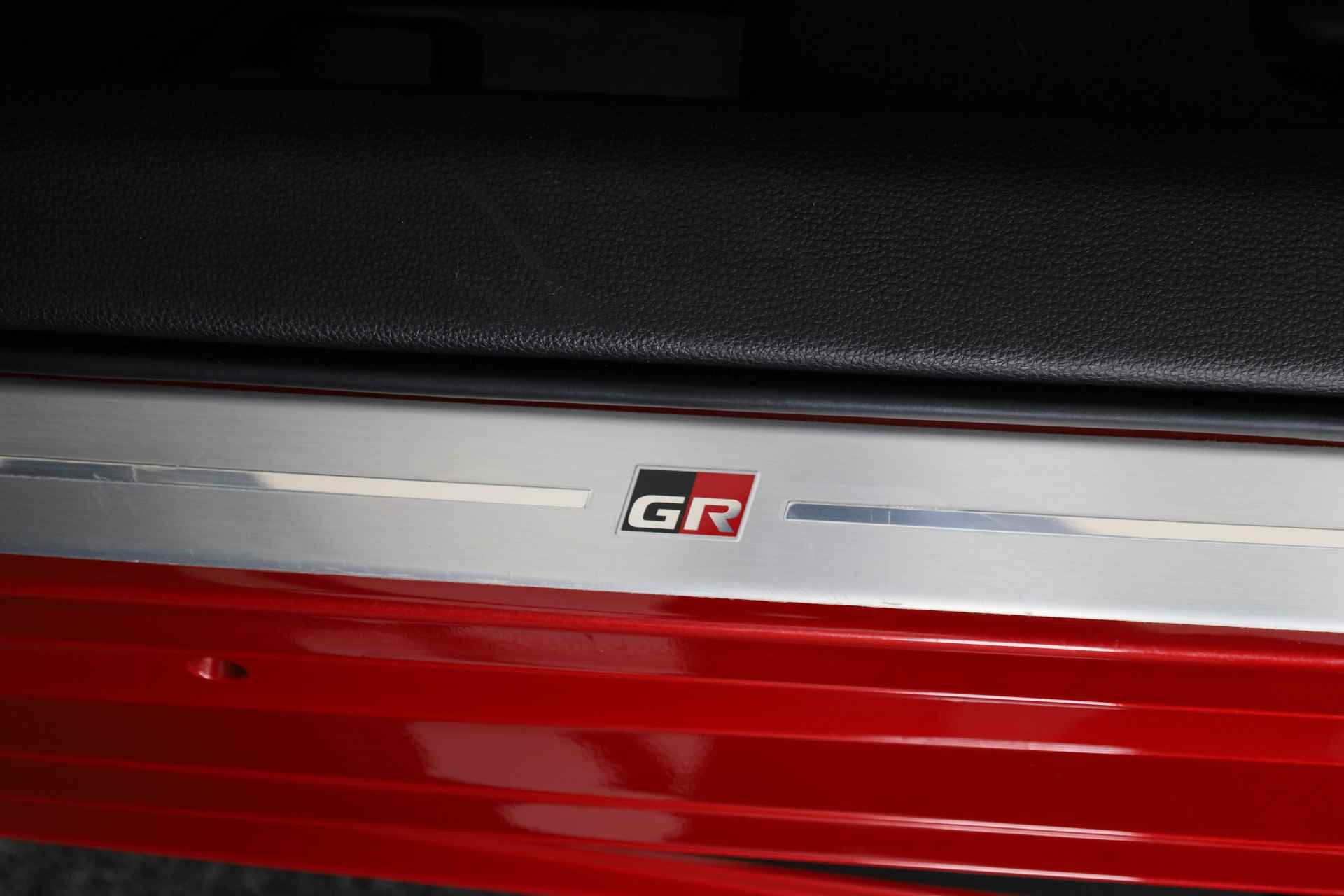 Toyota Corolla Touring Sports 2.0 Hybrid 200 GR Sport Plus *Demo* | FULL Options | Glazen Panorama /- Schuifdak | - 30/39