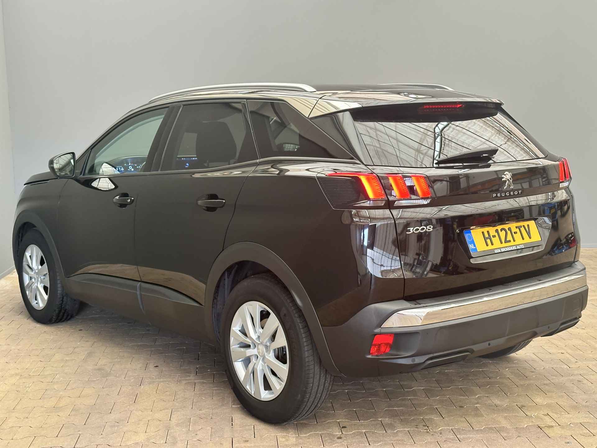 Peugeot 3008 1.2 130PK Executive Automaat | Cruise | Camera | Navigatie | Parkeersensoren V + A | Apple/Android Carplay - 4/26