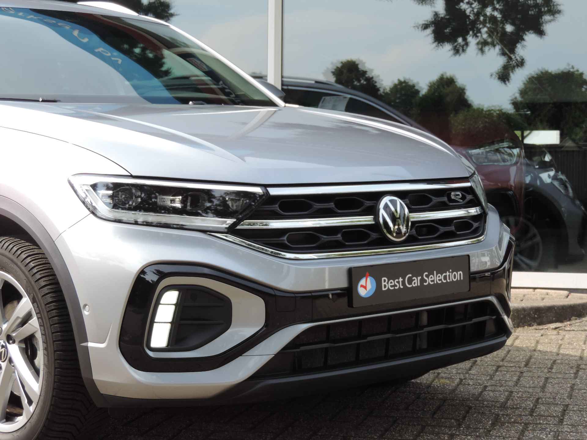 Volkswagen T-Roc 1.0 TSI R-Line - Standkachel | Carplay | Camera | Achterklep elek. | Trekh. afn. | Digi Pro - 2/12