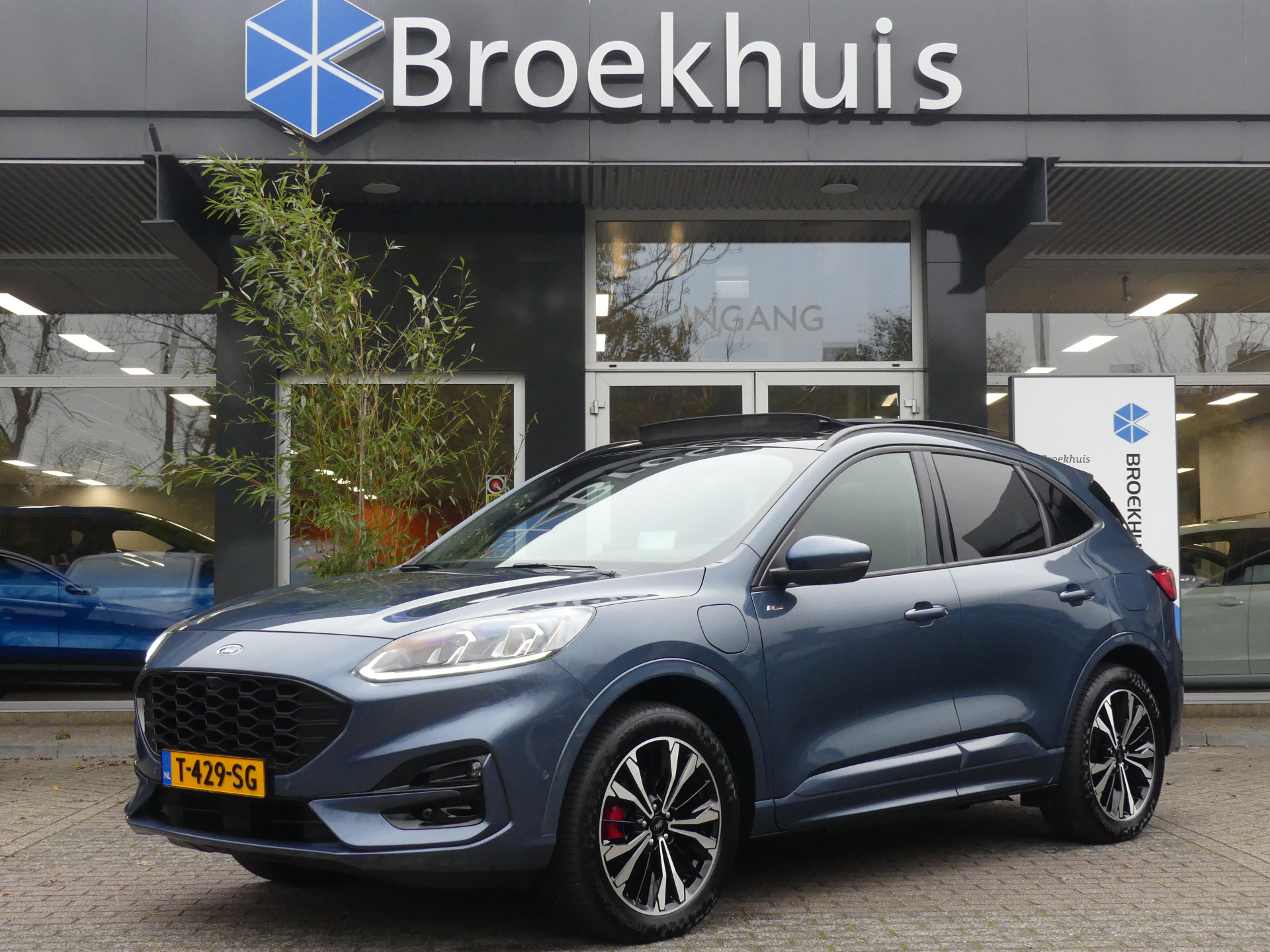 Ford Kuga 2.5 PHEV 225PK ST-Line X | AGR-STOELEN | TREKHAAK | ADAPTIVE CRUISE | STOEL/STUUR & VOORRUITVERWARMING | 19'' LMV | HEAD-UP DISP