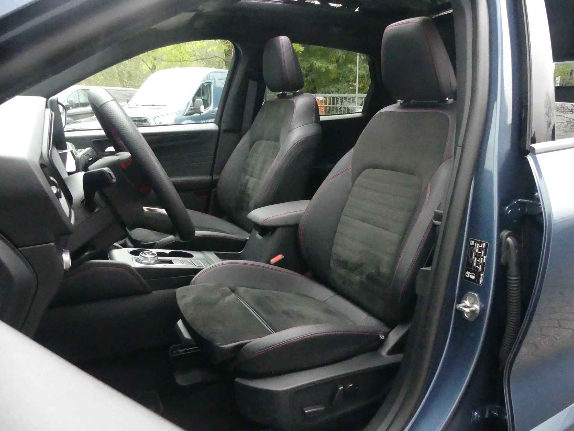 Ford Kuga 2.5 PHEV 225PK ST-Line X | AGR-STOELEN | TREKHAAK | ADAPTIVE CRUISE | STOEL/STUUR & VOORRUITVERWARMING | 19'' LMV | HEAD-UP DISP - 31/44