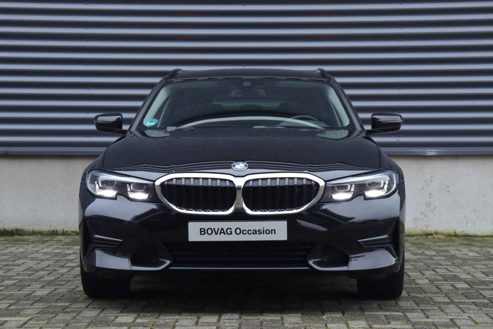 BMW 3 Serie Touring 318d | Executive | Sport Line | Trekhaak | Stoelverwarming | Sportstoelen | Getint Glas | 17'' LMV - 3/37