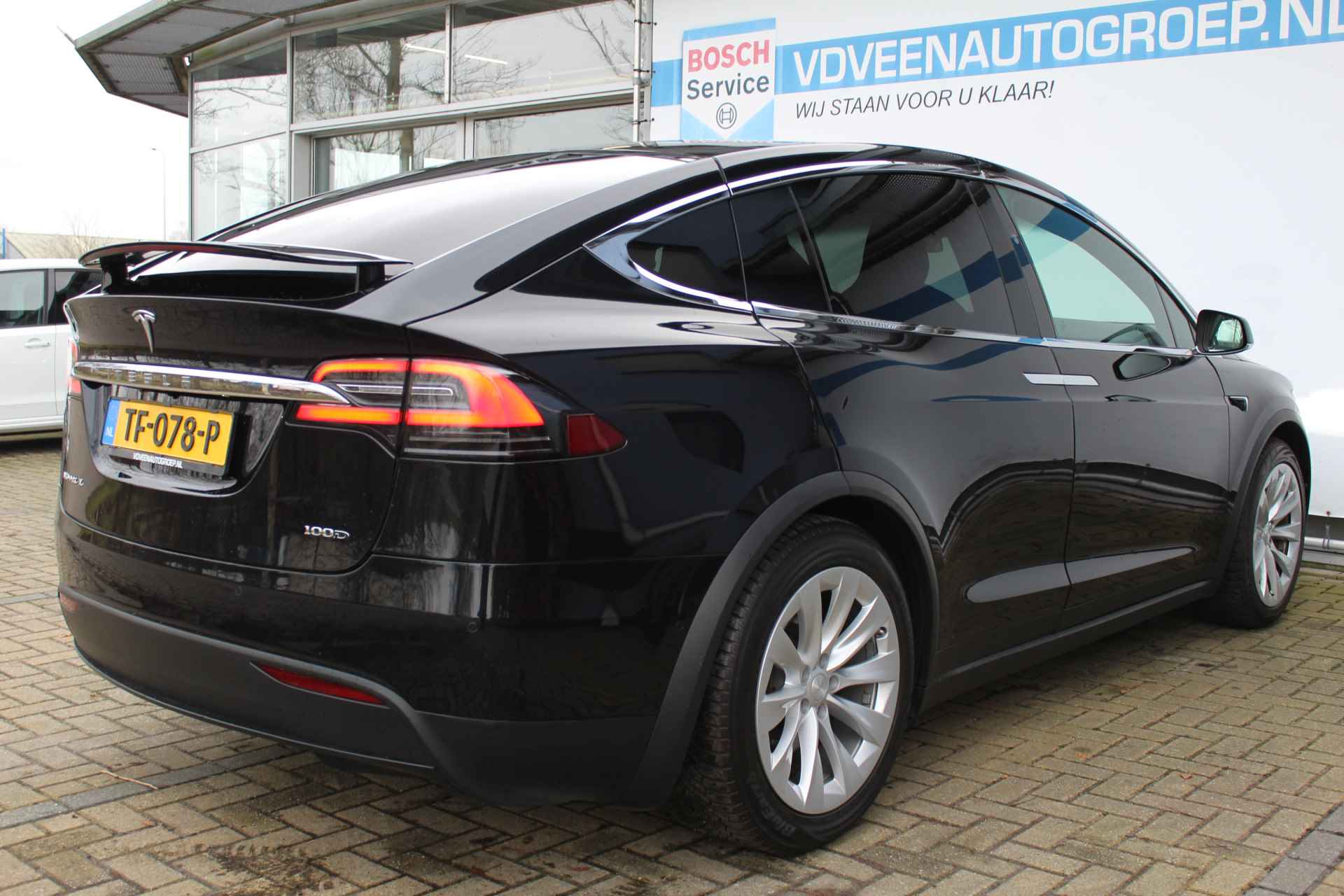 Tesla Model X 100D 6p. | Incl. BTW | Incl. 1 jaar Garantie | Wegenbelasting vrij tot 2030 | Luchtvering | Adaptive cruise | Keyless Go | Elektrisch verstelbare stoelen | Navigatie | Stoelverwarming  | Achteruitrijcamera | 20 " LM | LED verlichting | Parkeersensoren V+A | Vleugel deuren | Elektrische kofferbak | Trekhaak 2250 kg | Origineel Nederlandse auto | NAP | - 8/63