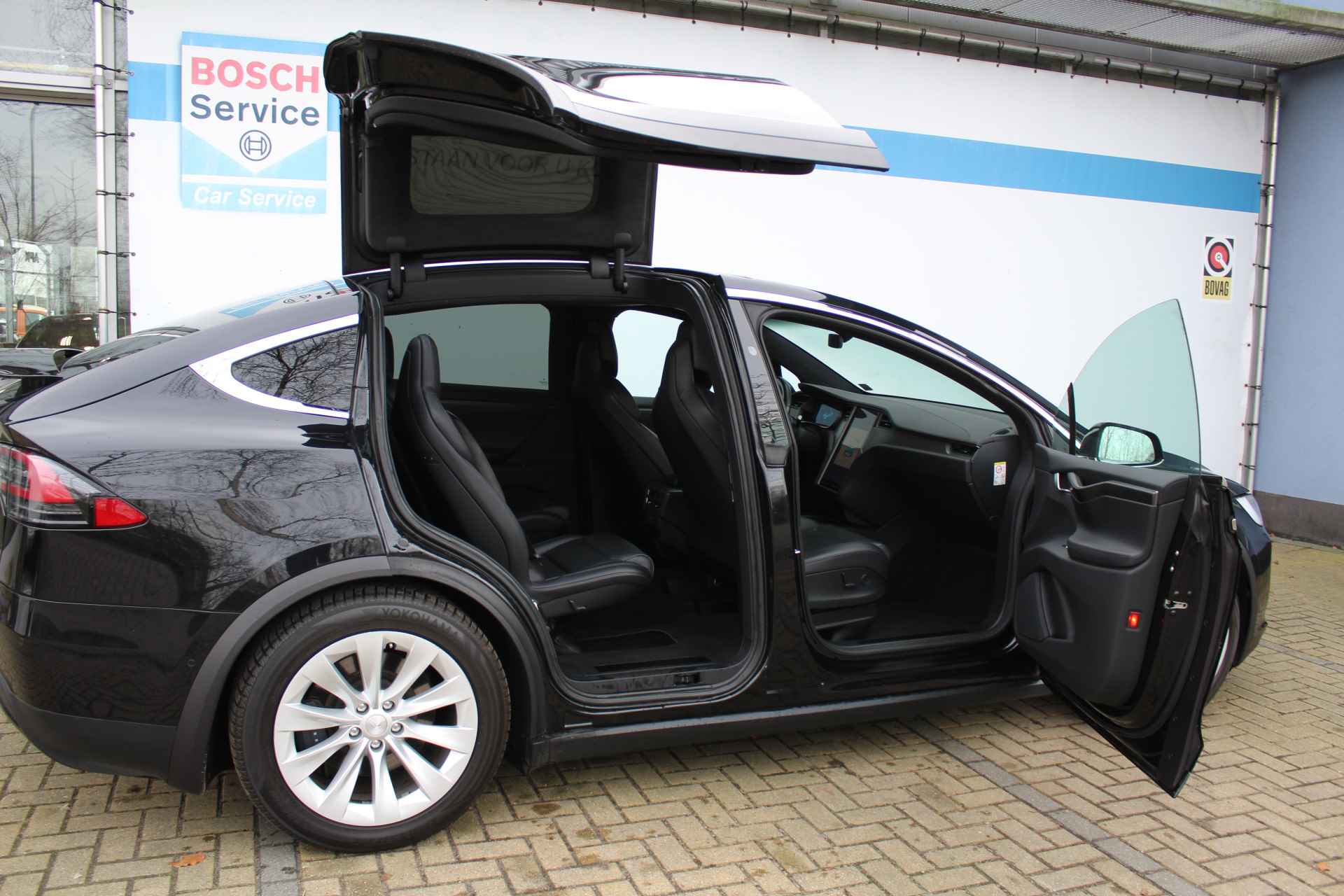 Tesla Model X 100D 6p. | Incl. BTW | Incl. 1 jaar Garantie | Wegenbelasting vrij tot 2030 | Luchtvering | Adaptive cruise | Keyless Go | Elektrisch verstelbare stoelen | Navigatie | Stoelverwarming  | Achteruitrijcamera | 20 " LM | LED verlichting | Parkeersensoren V+A | Vleugel deuren | Elektrische kofferbak | Trekhaak 2250 kg | Origineel Nederlandse auto | NAP | - 20/63