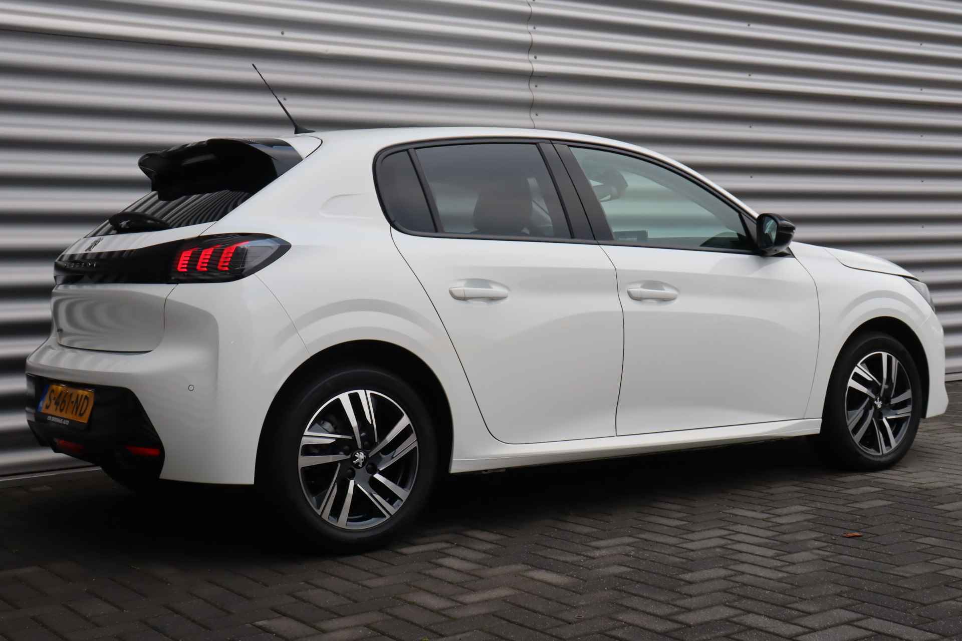 Peugeot 208 1.2 PURETECH 100PK ALLURE AUTOMAAT / NAVI / LEDER / CLIMA / PDC / 16" LMV / KEYLESS / NIEUWSTAAT !! - 7/33