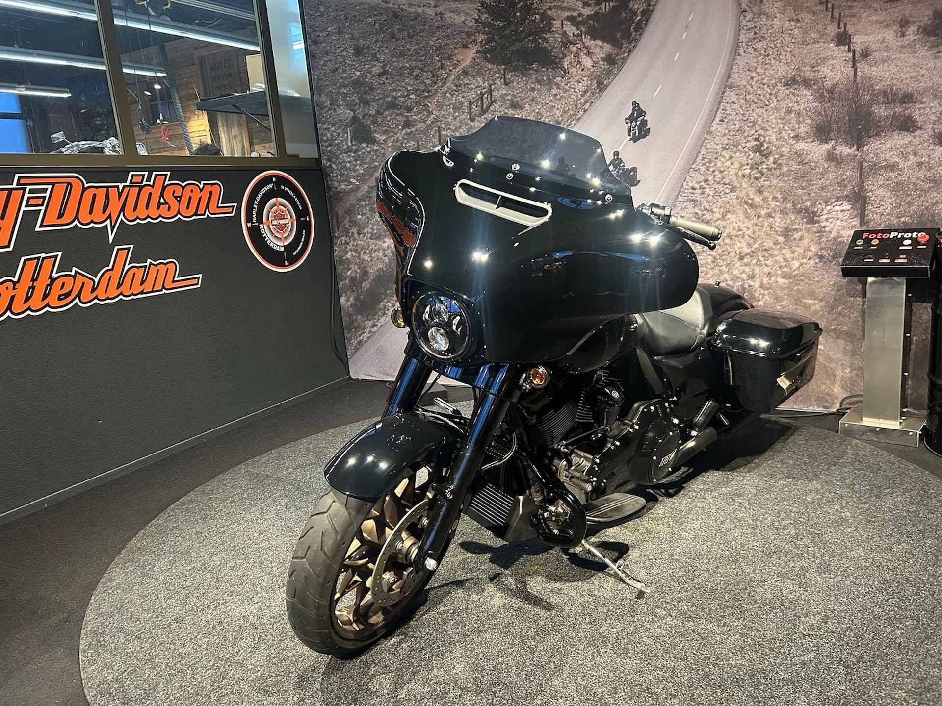 Harley-Davidson FLHXST STREET GLIDE ST - 4/10