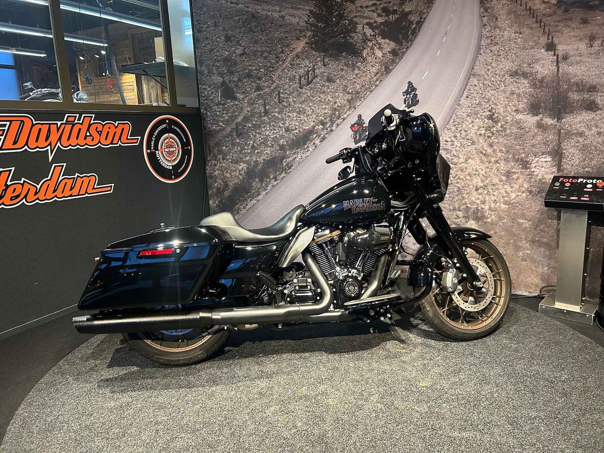 Harley-Davidson FLHXST STREET GLIDE ST - 9/10