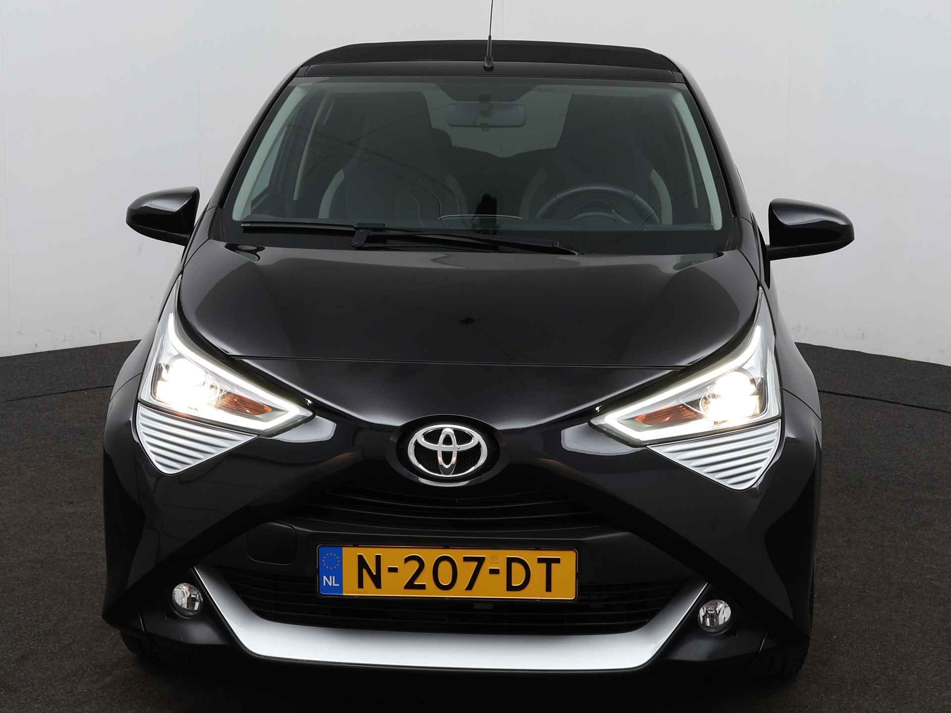 Toyota Aygo 1.0 VVT-i x-joy cabrio | Automaat | Cabrio | Climate Control | Camera | LM velgen | - 25/38