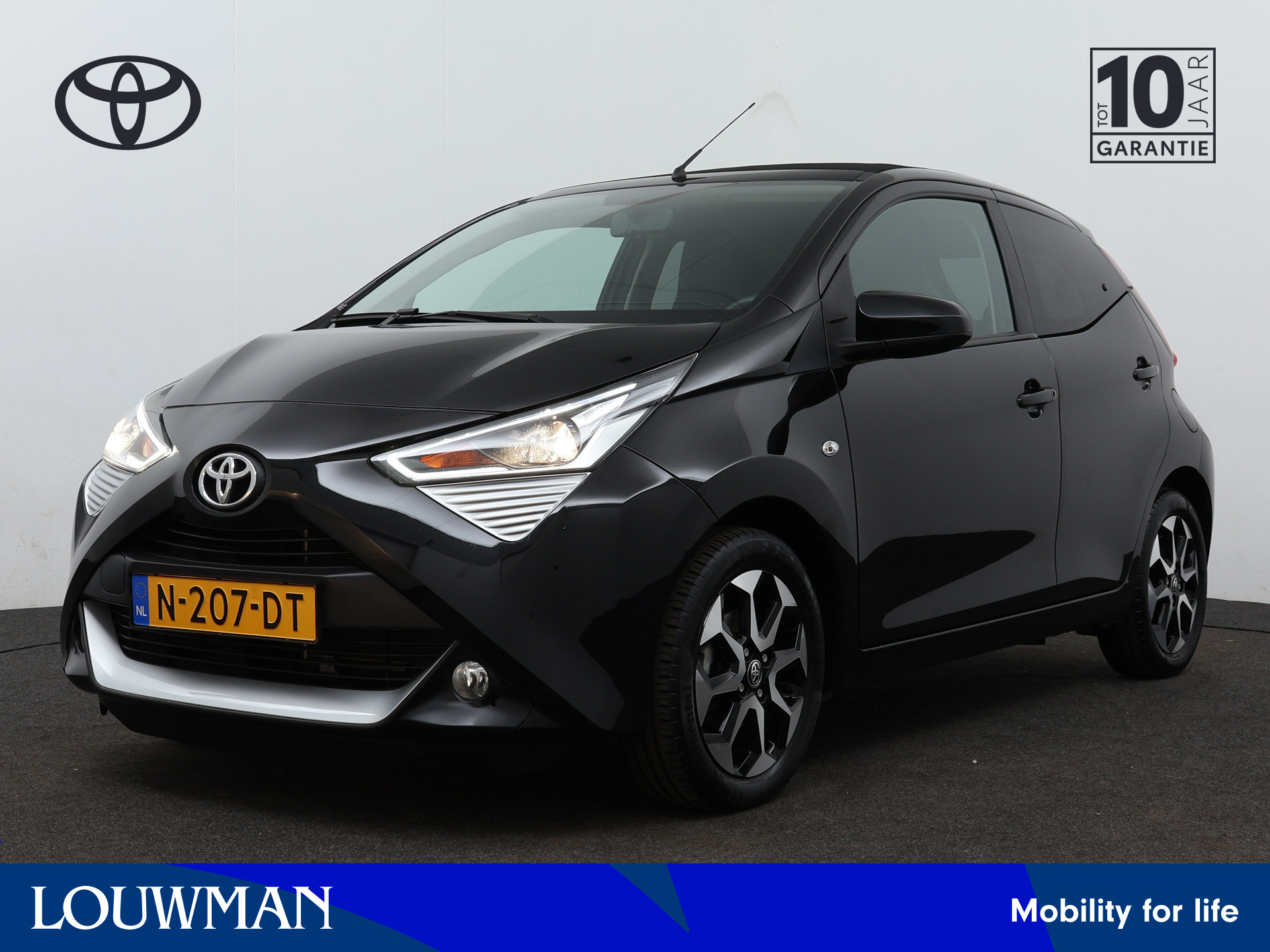 Toyota Aygo 1.0 VVT-i x-joy cabrio | Automaat | Cabrio | Climate Control | Camera | LM velgen |