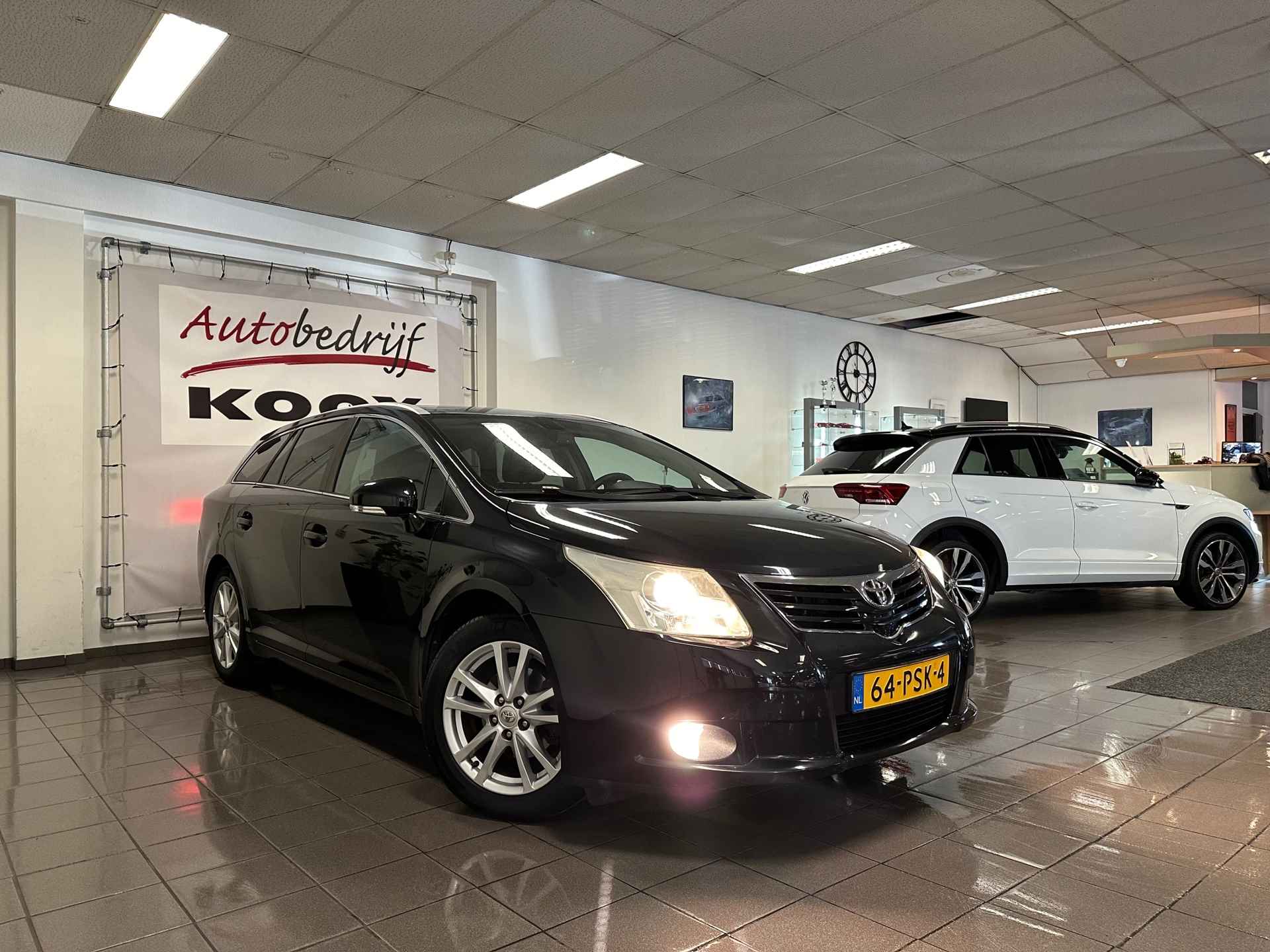 Toyota Avensis Wagon 2.0 VVTi Business * Automaat / Navigatie / Camera / Trekhaak / NL Auto * - 7/24