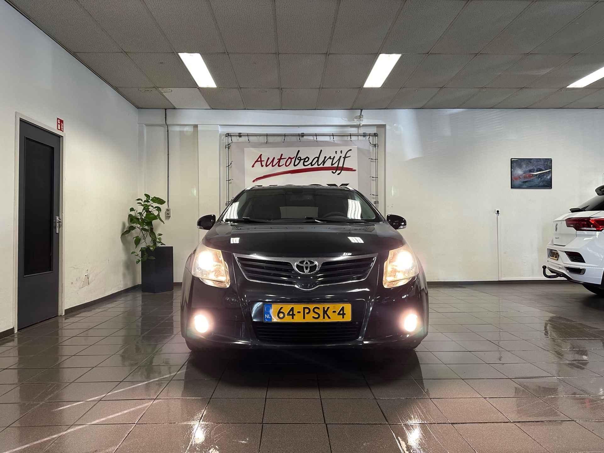 Toyota Avensis Wagon 2.0 VVTi Business * Automaat / Navigatie / Camera / Trekhaak / NL Auto * - 8/24