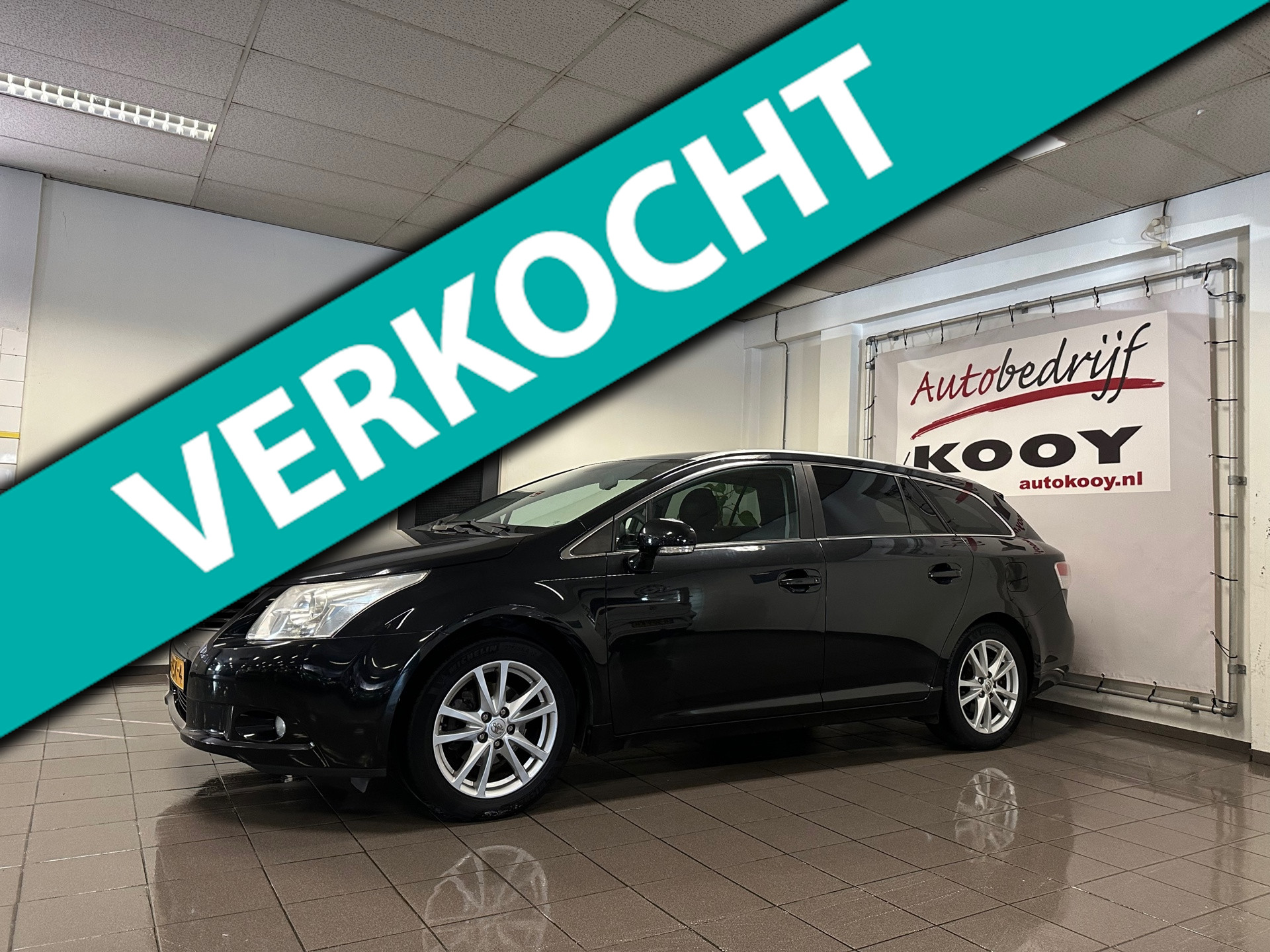 Toyota Avensis Wagon 2.0 VVTi Business * Automaat / Navigatie / Camera / Trekhaak / NL Auto *