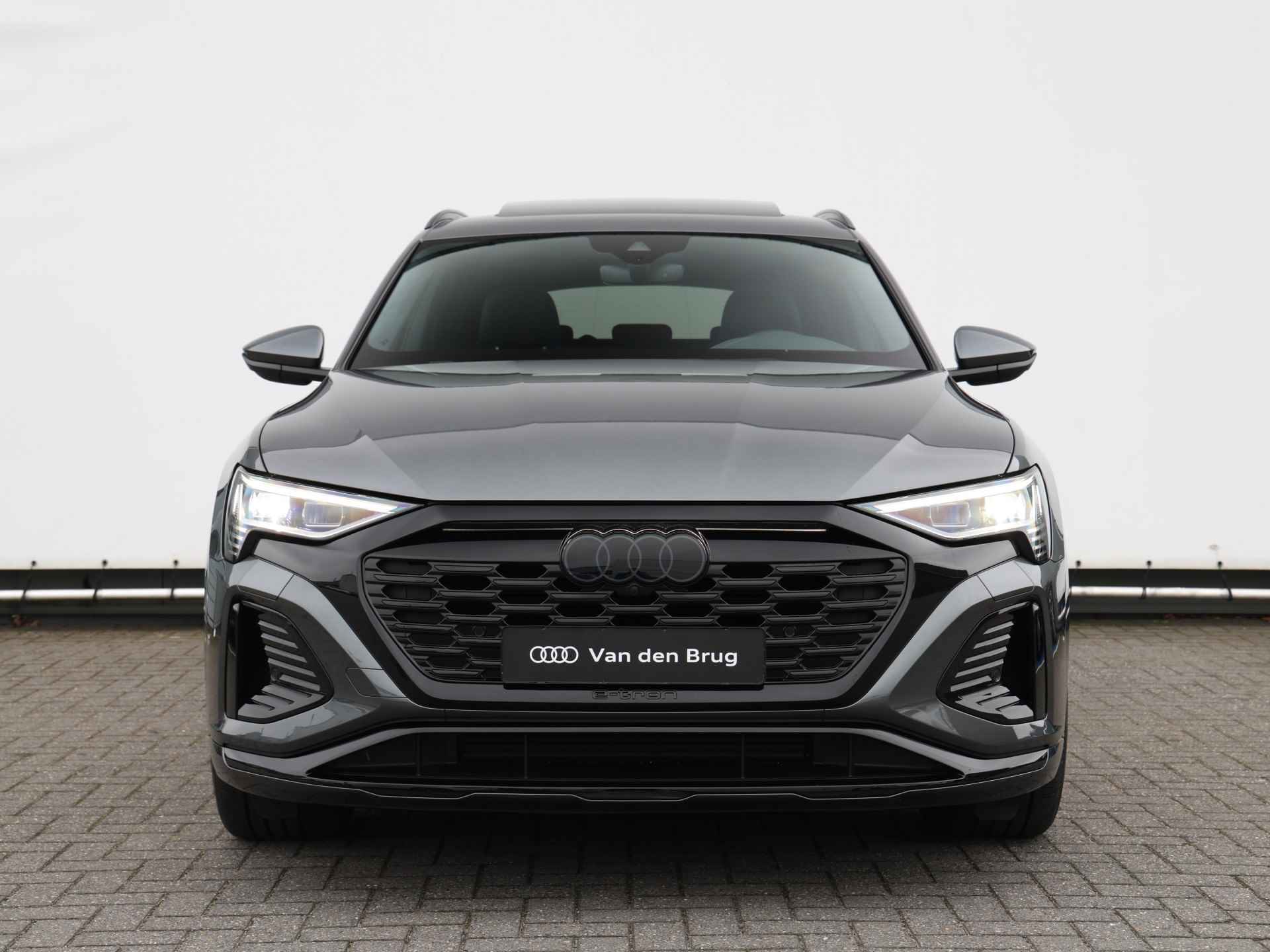 Audi Q8 e-tron 55 quattro S Edition 408 pk | Panoramadak | Elek. stoelen | Keyless | Camera | Matrix LED | Verwarmde voorstoelen | - 16/51