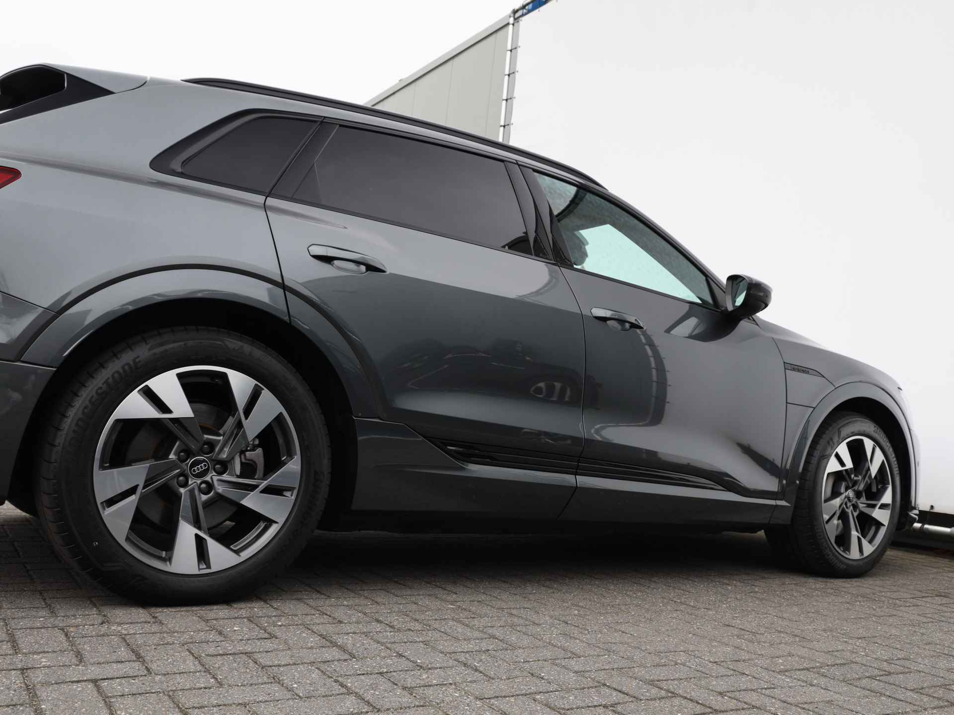 Audi Q8 e-tron 55 quattro S Edition 408 pk | Panoramadak | Elek. stoelen | Keyless | Camera | Matrix LED | Verwarmde voorstoelen | - 20/51