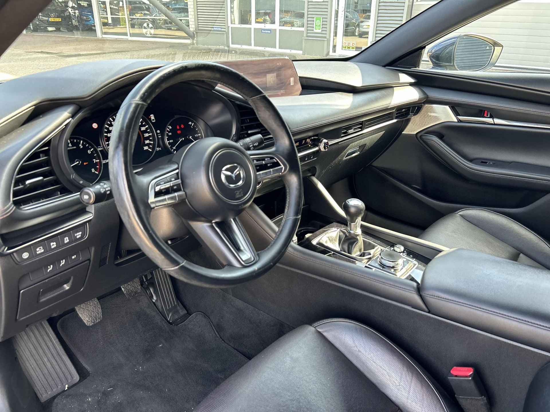 Mazda 3 2.0 e-SkyActiv-G M Hybrid 122 Luxury Bose | Rijklaarprijs! | Leder + Memory Seat | Adaptive Cruise Control | Climate | Navi | 18"LM velgen | Inclusief 12 mnd Bovag-Garantie! | - 3/25