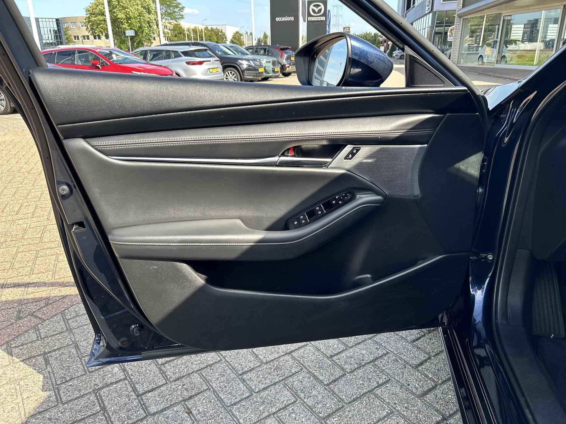 Mazda 3 2.0 e-SkyActiv-G M Hybrid 122 Luxury Bose | Rijklaarprijs! | Leder + Memory Seat | Adaptive Cruise Control | Climate | Navi | 18"LM velgen | Inclusief 12 mnd Bovag-Garantie! | - 11/25