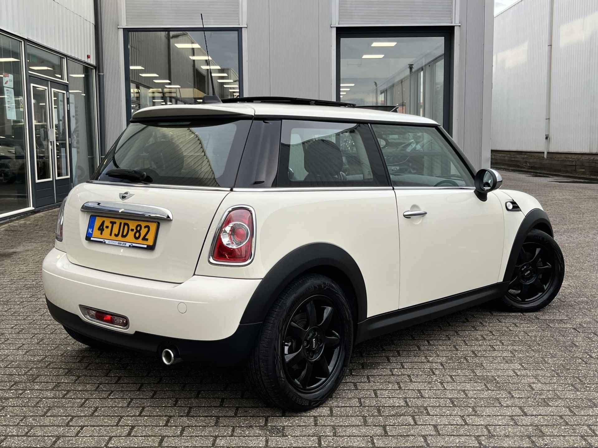 Mini One 1.6 Chili | NL Auto/2e Eig./Navi/Pano-dak/16"/Privacy Glass - 2/63