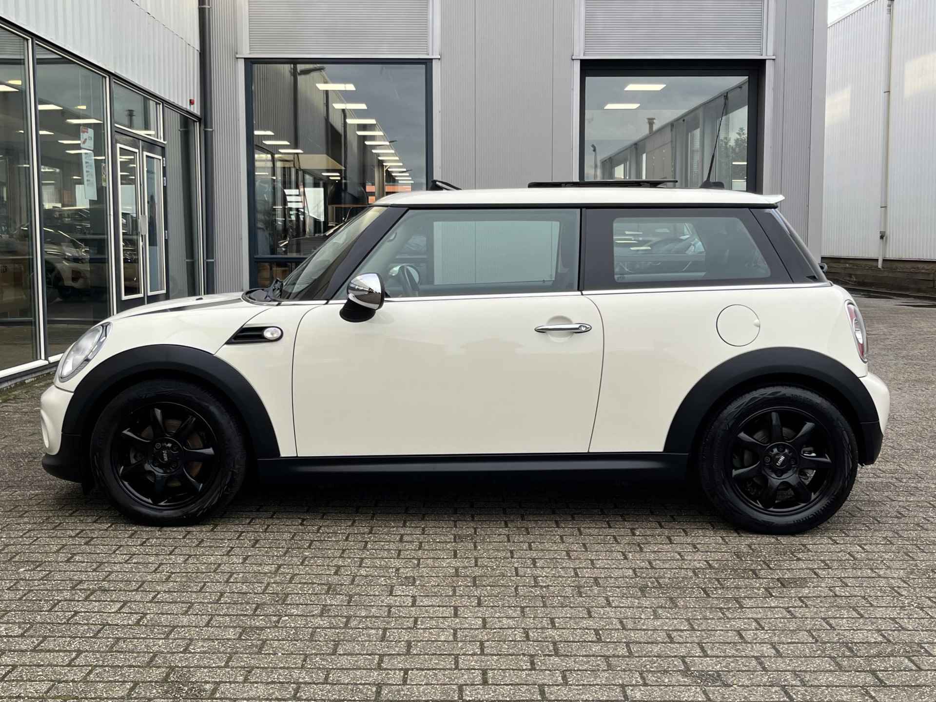 Mini One 1.6 Chili | NL Auto/2e Eig./Navi/Pano-dak/16"/Privacy Glass - 22/63