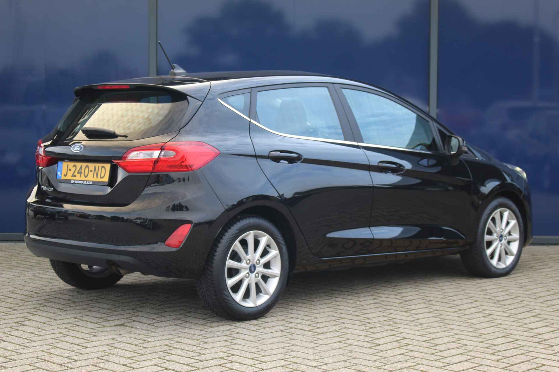 Ford Fiesta 1.0 EcoBoost Titanium | Cruise & Climate C. | Carplay | Navi | Parkeerassistent | LMV | - 2/36