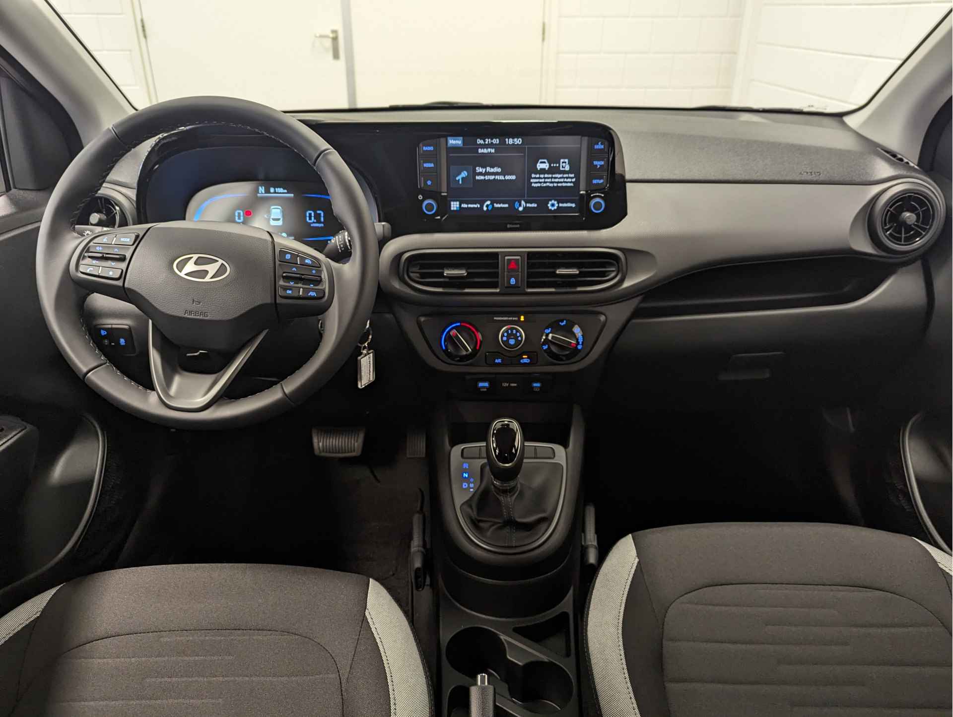 Hyundai i10 1.0 Comfort 5-zits AUTOMAAT | APPLE / ANDROID NAVIGATIE | CRUISE CONTROL | DEMO BESCHIKBAAR VANAF 21-06-2024 - 14/36