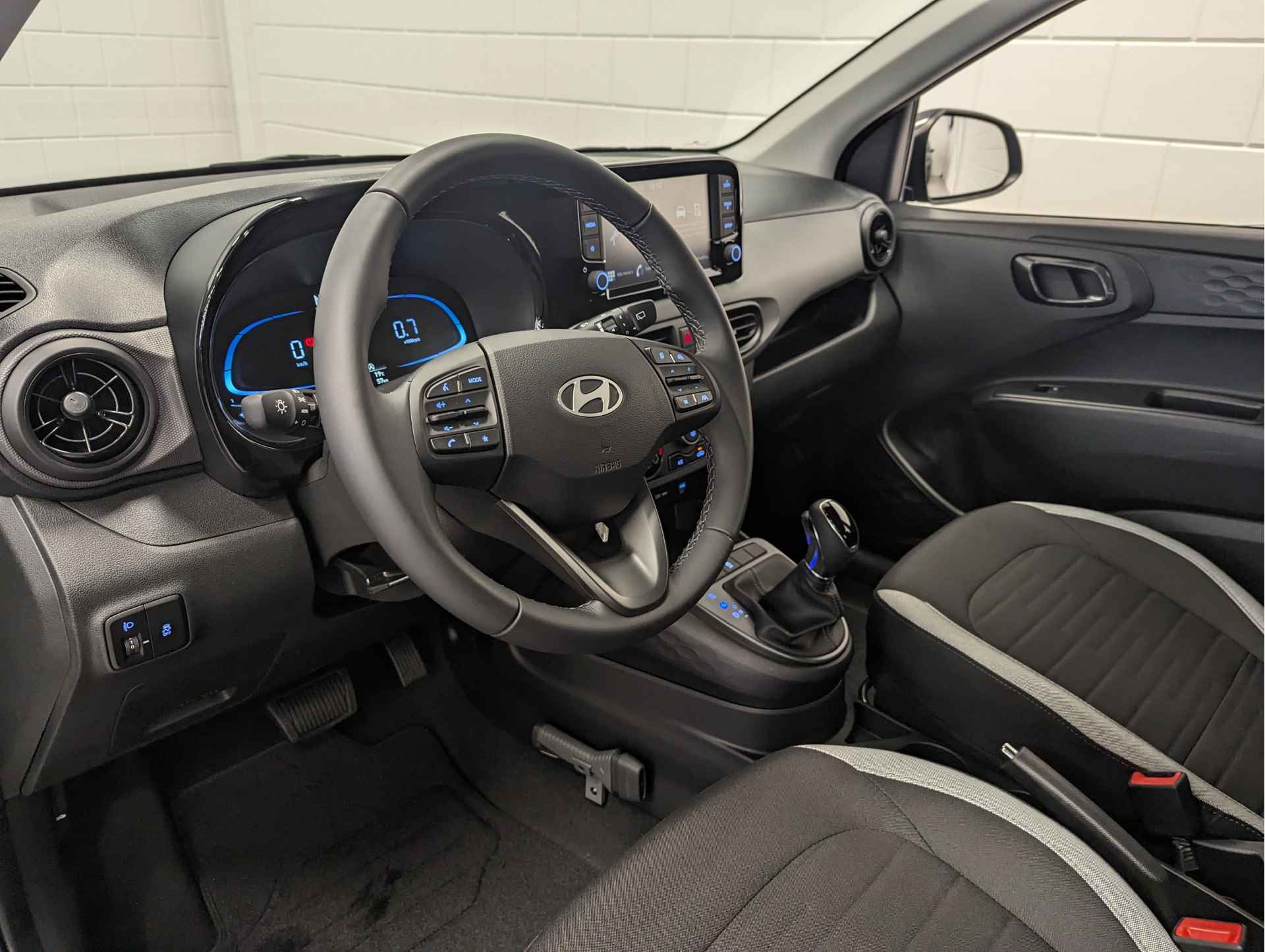 Hyundai i10 1.0 Comfort 5-zits AUTOMAAT | APPLE / ANDROID NAVIGATIE | CRUISE CONTROL | DEMO BESCHIKBAAR VANAF 21-06-2024 - 15/36