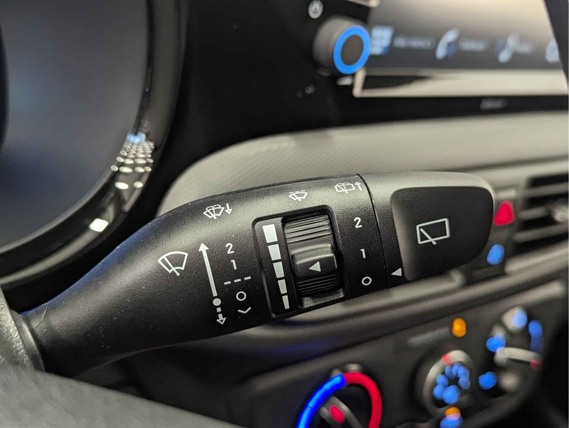 Hyundai i10 1.0 Comfort 5-zits AUTOMAAT | APPLE / ANDROID NAVIGATIE | CRUISE CONTROL | DEMO BESCHIKBAAR VANAF 21-06-2024 - 23/36