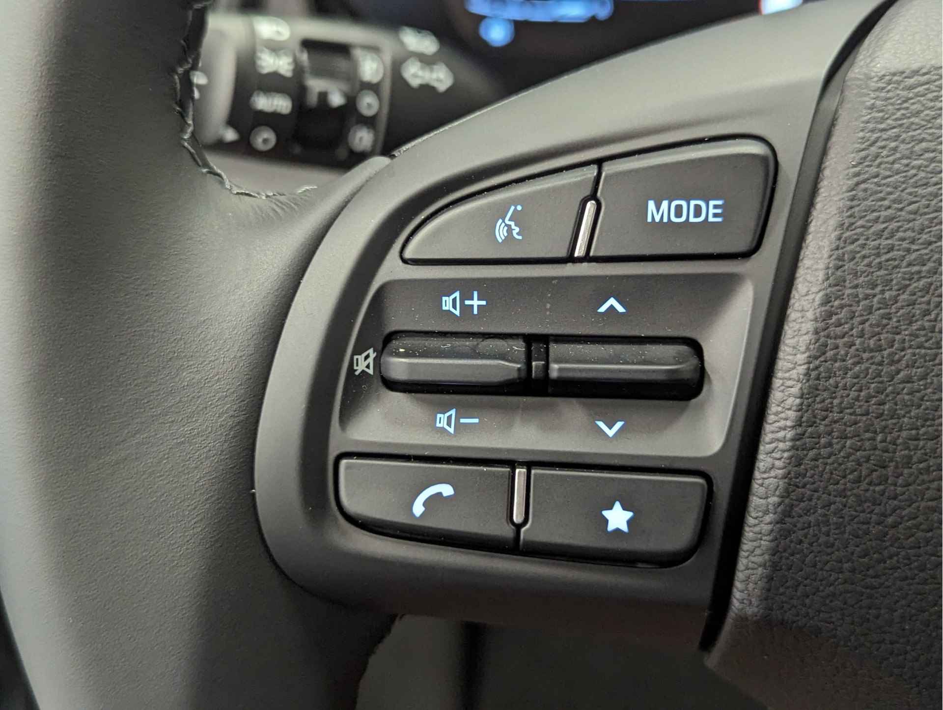 Hyundai i10 1.0 Comfort 5-zits AUTOMAAT | APPLE / ANDROID NAVIGATIE | CRUISE CONTROL | DEMO BESCHIKBAAR VANAF 21-06-2024 - 24/36