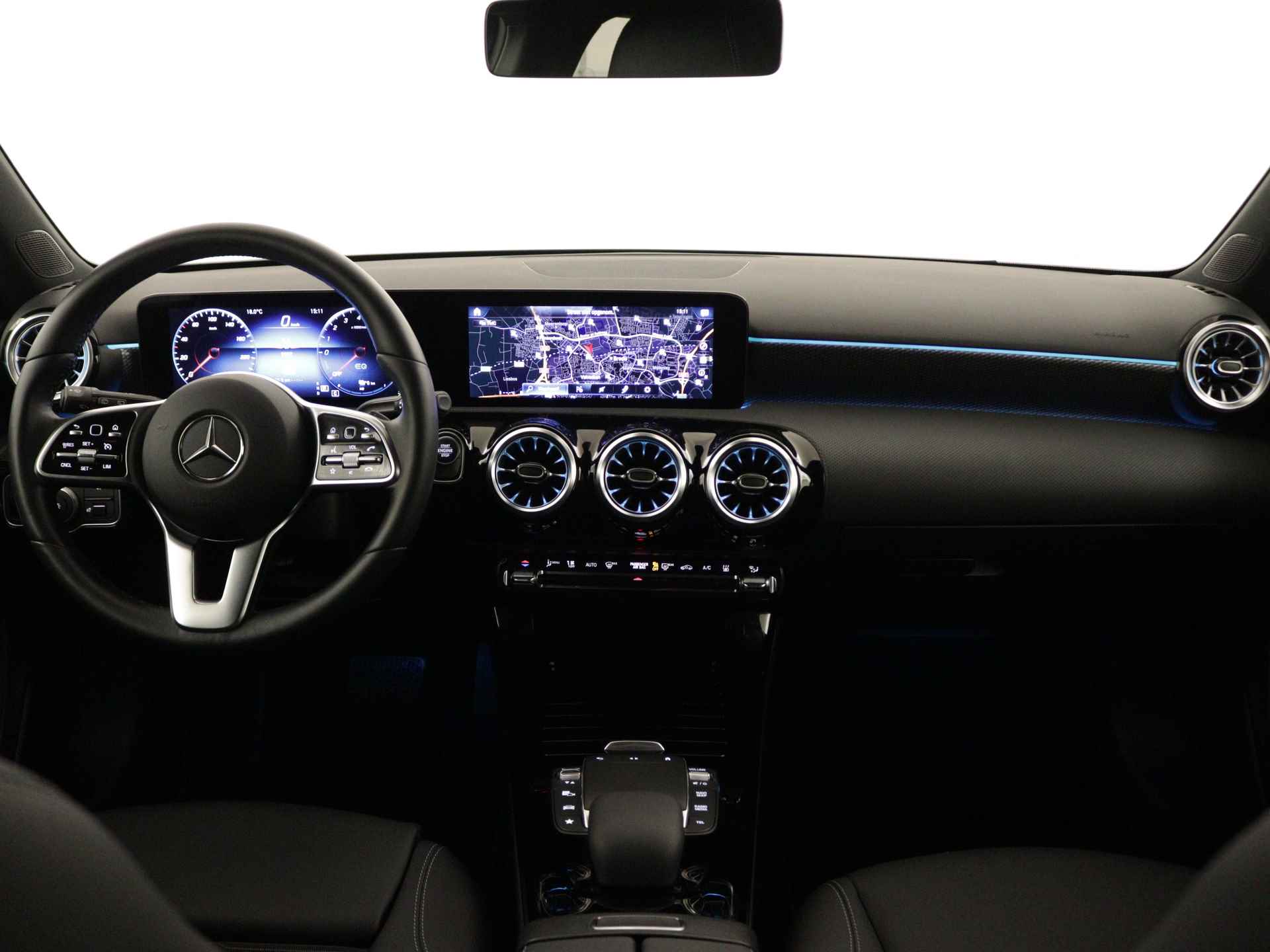Mercedes-Benz A-Klasse 250 e Luxury Nightpakket % spaaks lichtmetalen velgen | Navigatie | Sfeerverlichting | Dode Hoek Ass | Car Play | DAB | LED | Inclusief 24 maanden Mercedes-Benz Certified garantie voor Europa. - 6/44