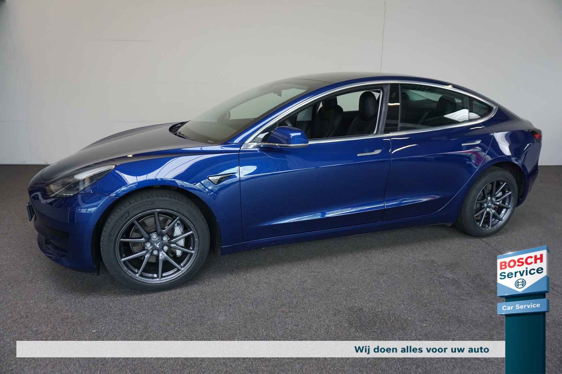 TESLA Model 3 Standard Plus RWD - 1/7