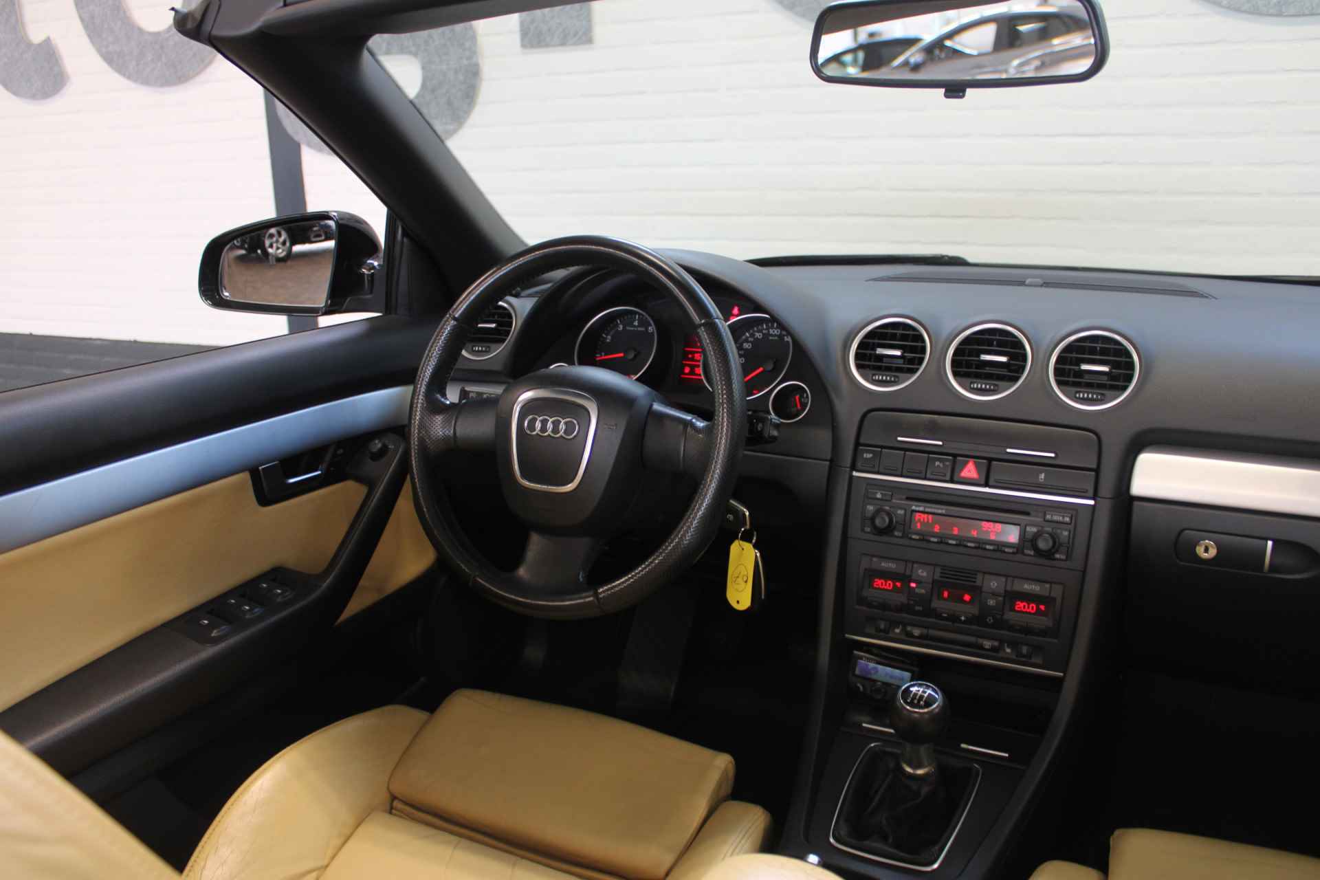 Audi A4 Cabriolet 1.8 Turbo Pro Line | S-line | Cruise control | Climate control | Lederen bekleding | Stoelverwarming | Uitgebreide onderhoudshistorie | - 3/44