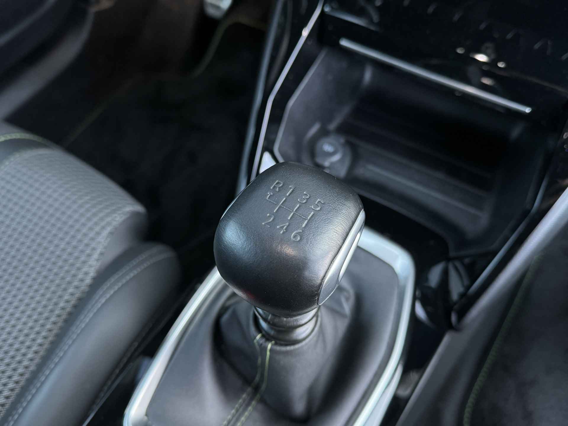 Peugeot 2008 1.2 PureTech GT | Camera | Sensoren V/A | Cruise Control | Navi | Carplay - 23/38