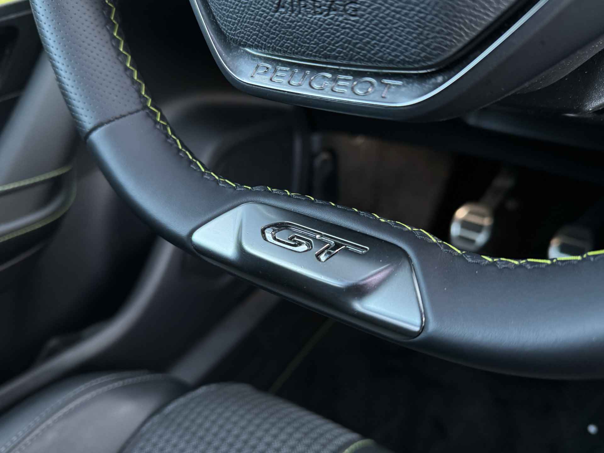 Peugeot 2008 1.2 PureTech GT | Camera | Sensoren V/A | Cruise Control | Navi | Carplay - 35/38