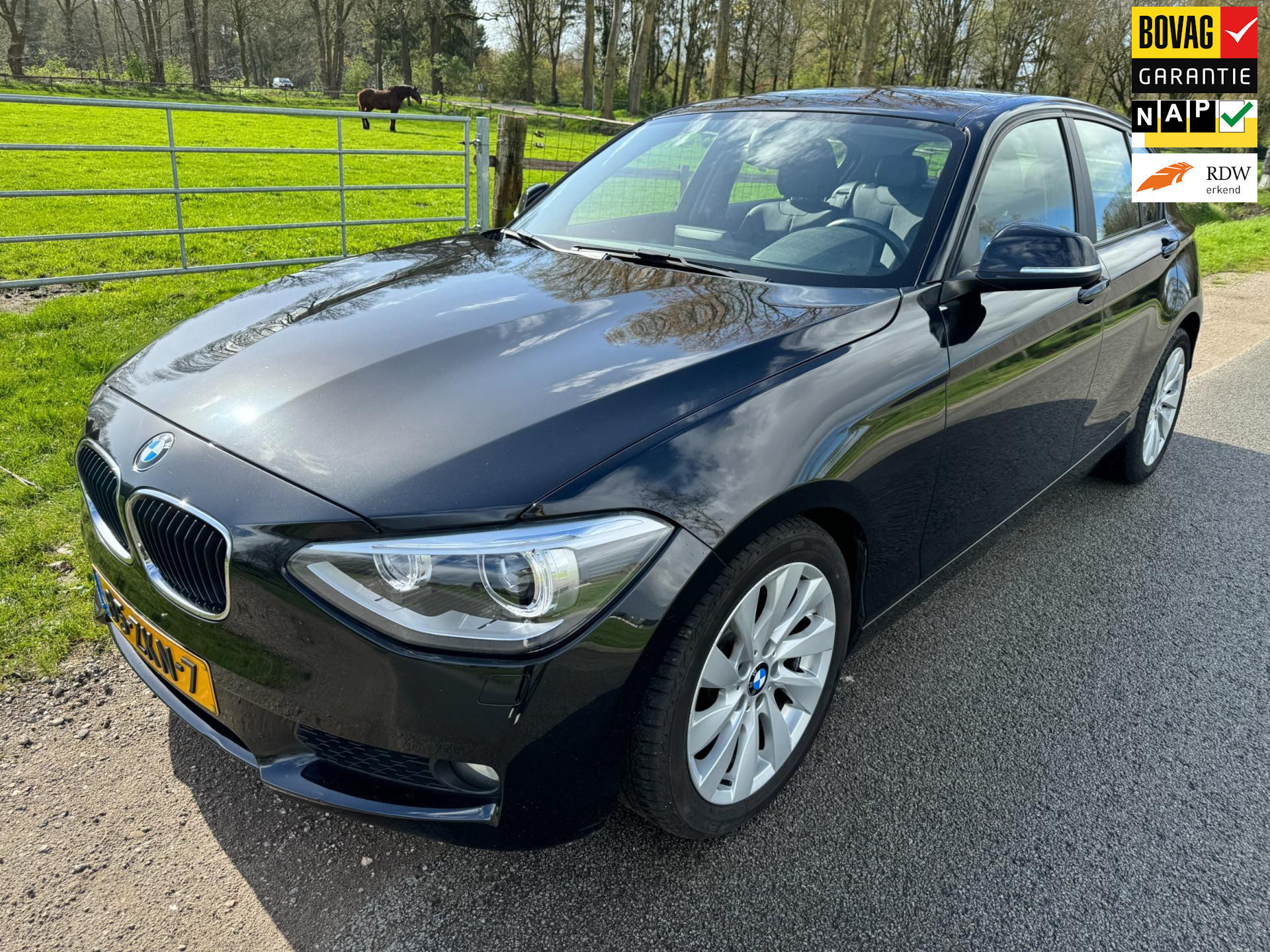 BMW 1-serie 118i Business+ AUTOMAAT met leder en navigatie bij viaBOVAG.nl