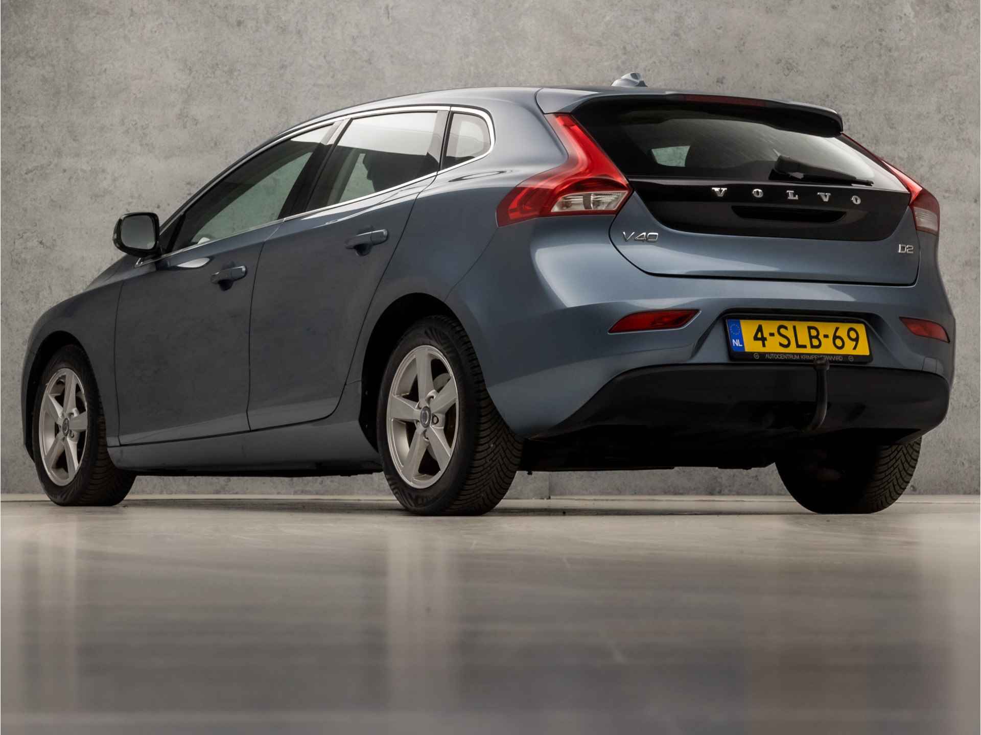 Volvo V40 1.6 D2 Momentum Sport (NAVIGATIE, CLIMATE, DIGITAL COCKPIT, LEDER, SPORTSTOELEN, TREKHAAK, CRUISE, BLUETOOTH, ELEK PAKKET, PARKEERSENSOREN, NIEUWSTAAT) - 3/31