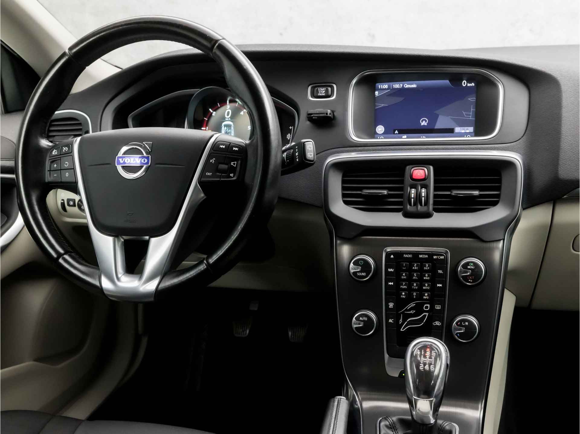 Volvo V40 1.6 D2 Momentum Sport (NAVIGATIE, CLIMATE, DIGITAL COCKPIT, LEDER, SPORTSTOELEN, TREKHAAK, CRUISE, BLUETOOTH, ELEK PAKKET, PARKEERSENSOREN, NIEUWSTAAT) - 7/31