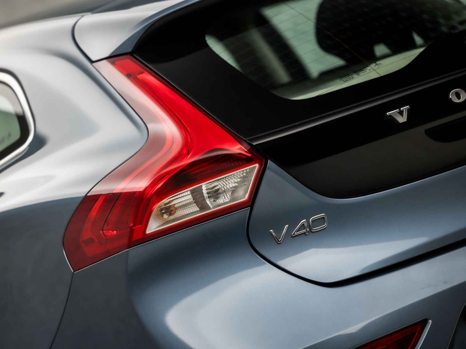 Volvo V40 1.6 D2 Momentum Sport (NAVIGATIE, CLIMATE, DIGITAL COCKPIT, LEDER, SPORTSTOELEN, TREKHAAK, CRUISE, BLUETOOTH, ELEK PAKKET, PARKEERSENSOREN, NIEUWSTAAT) - 25/31