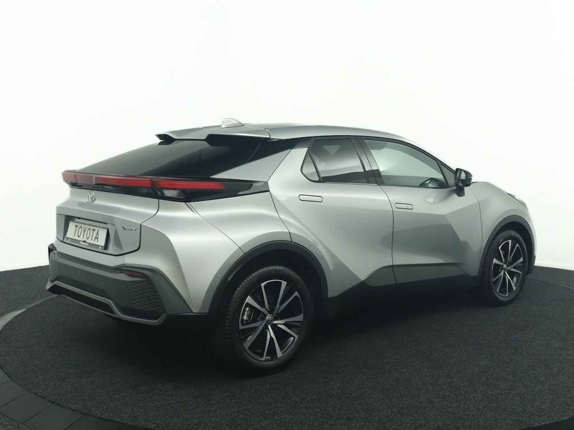 Toyota C-HR 1.8 Hybrid 140 First Edition | Nieuwe Auto | Direct Beschikbaar | 360 Camera | Navigatie | Parkeersensoren Rondom | - 2/46