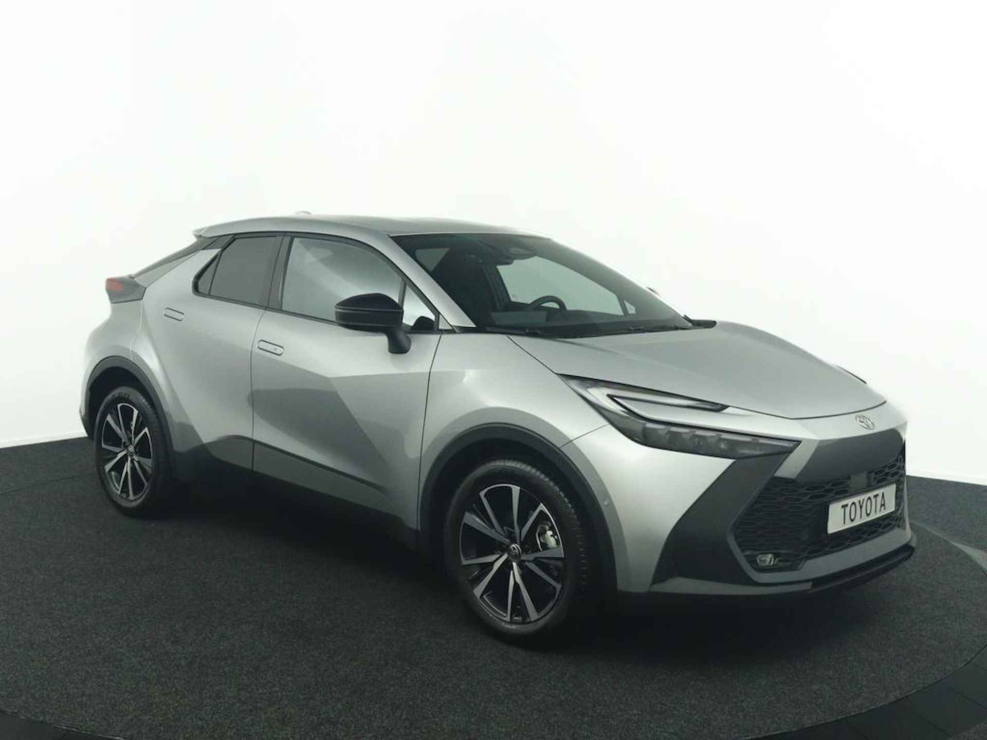 Toyota C-HR 1.8 Hybrid 140 First Edition | Nieuwe Auto | Direct Beschikbaar | 360 Camera | Navigatie | Parkeersensoren Rondom | - 3/46