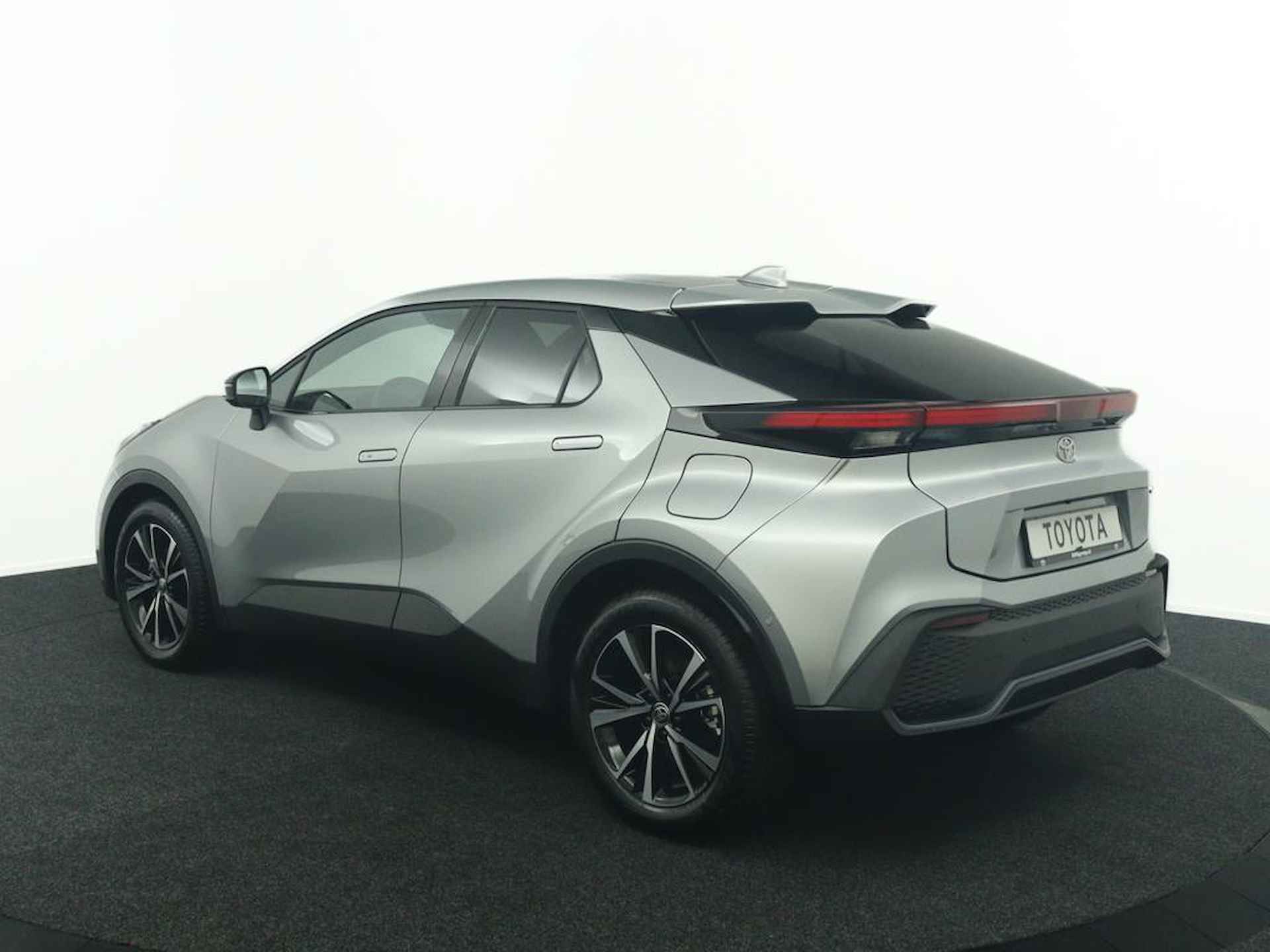 Toyota C-HR 1.8 Hybrid 140 First Edition | Nieuwe Auto | Direct Beschikbaar | 360 Camera | Navigatie | Parkeersensoren Rondom | - 4/46