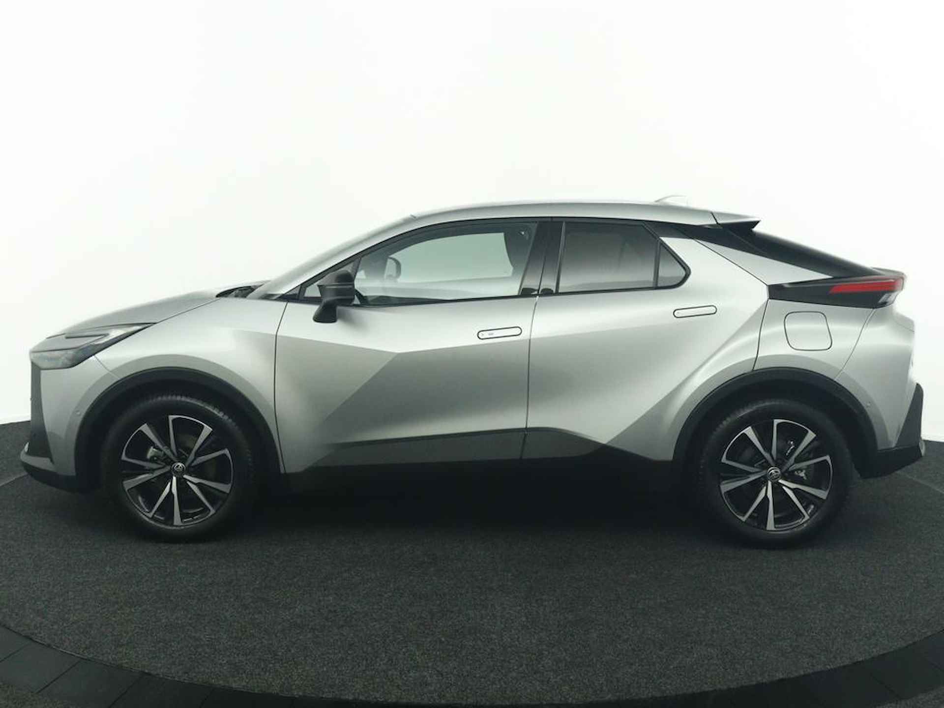 Toyota C-HR 1.8 Hybrid 140 First Edition | Nieuwe Auto | Direct Beschikbaar | 360 Camera | Navigatie | Parkeersensoren Rondom | - 5/46