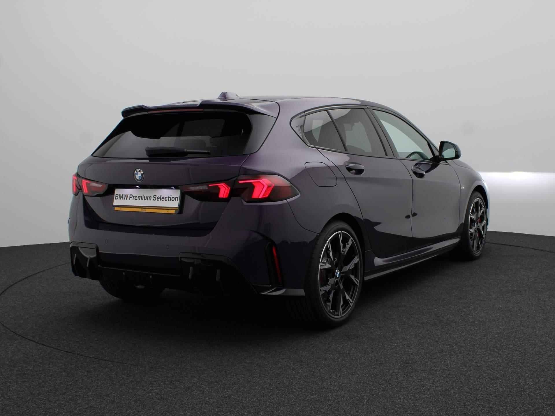 BMW 1 Serie 120 M Sport Design Edition | Premium Pack | Comfort Access | Driving Assistant | Harman Kardon | 19'' - 2/25