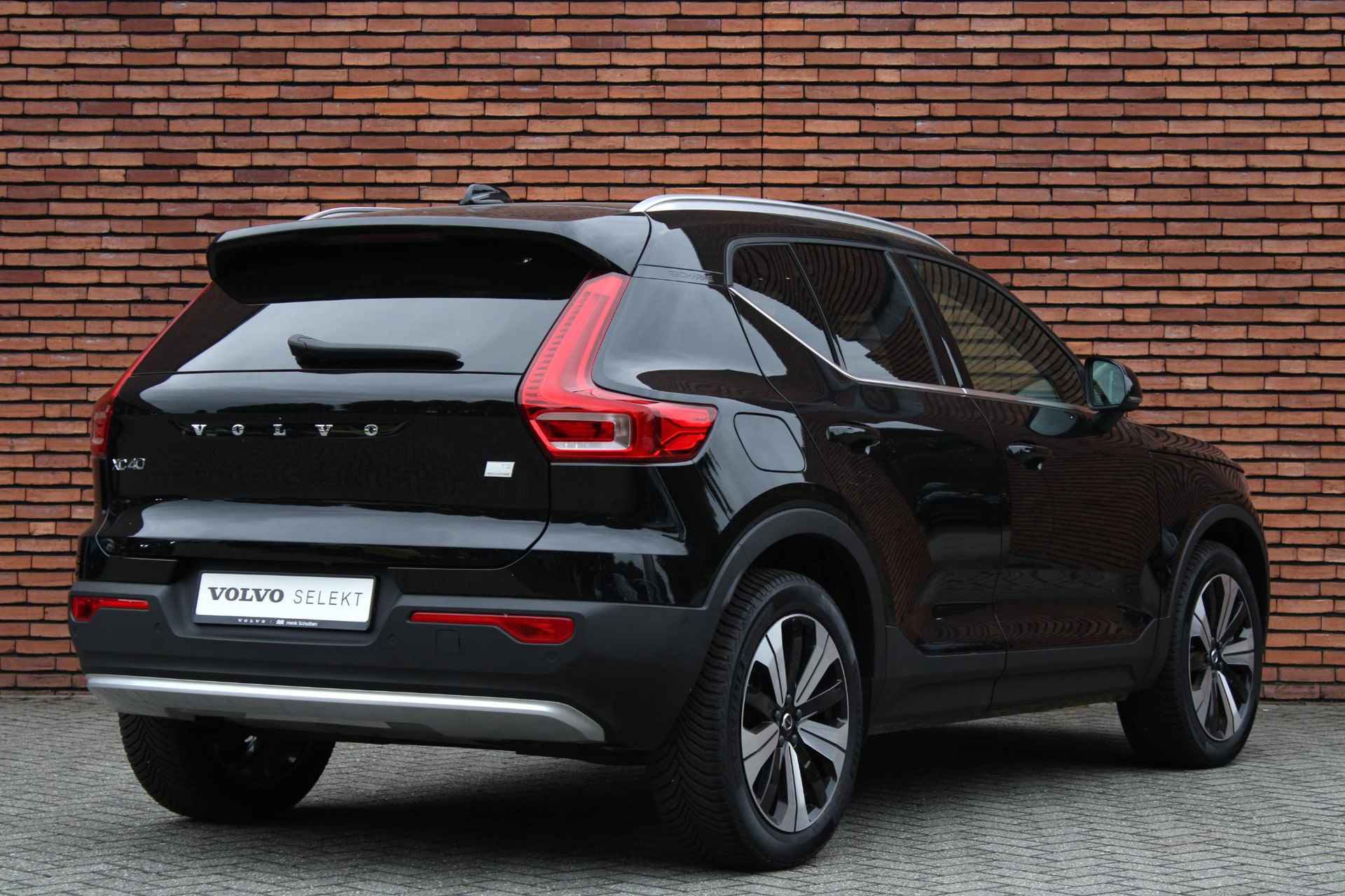 Volvo XC40 T5 AUT7 262PK Ultimate Bright | Semi-elektrische trekhaak | All-Season Banden | Panoramadak | Parkeercamera | Lederen Bekleding | Elektrisch Verstelbare Voorstoelen | BLIS | Harman Kardon Audiosysteem | Navigatie | Elektrisch Verwarmbare Voorstoelen - 2/24