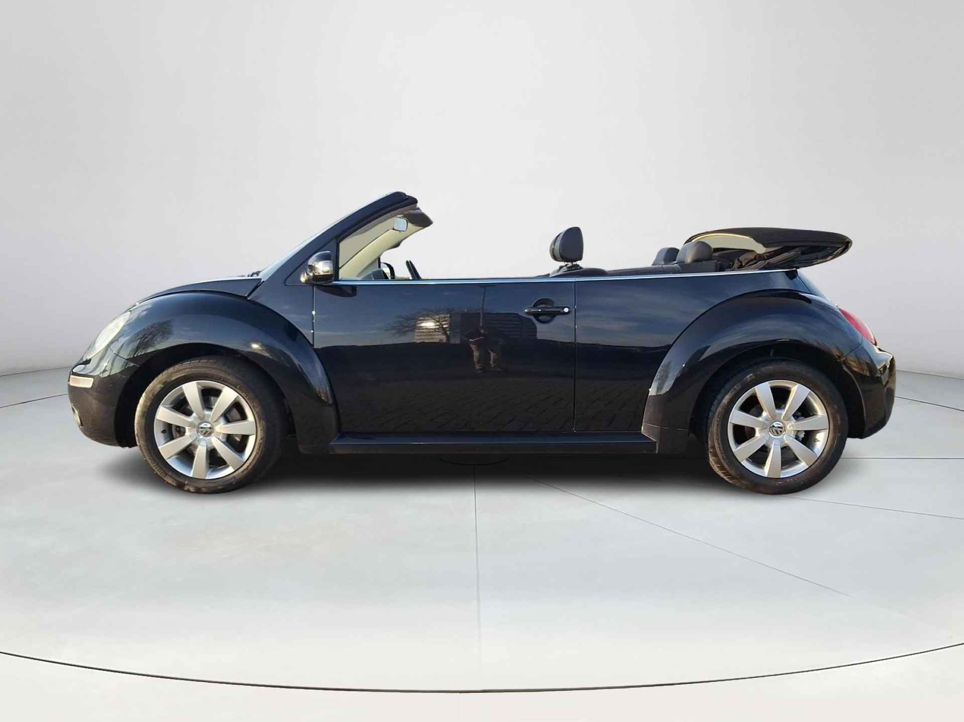 Volkswagen New Beetle Cabriolet 1.6 Trendline | Inclusief nieuwe apk | Elektrische kap | Airco | Stoelverwarming | paar schoonheidsfoutjes | Rijdt goed | Zonder Garantie | - 3/37