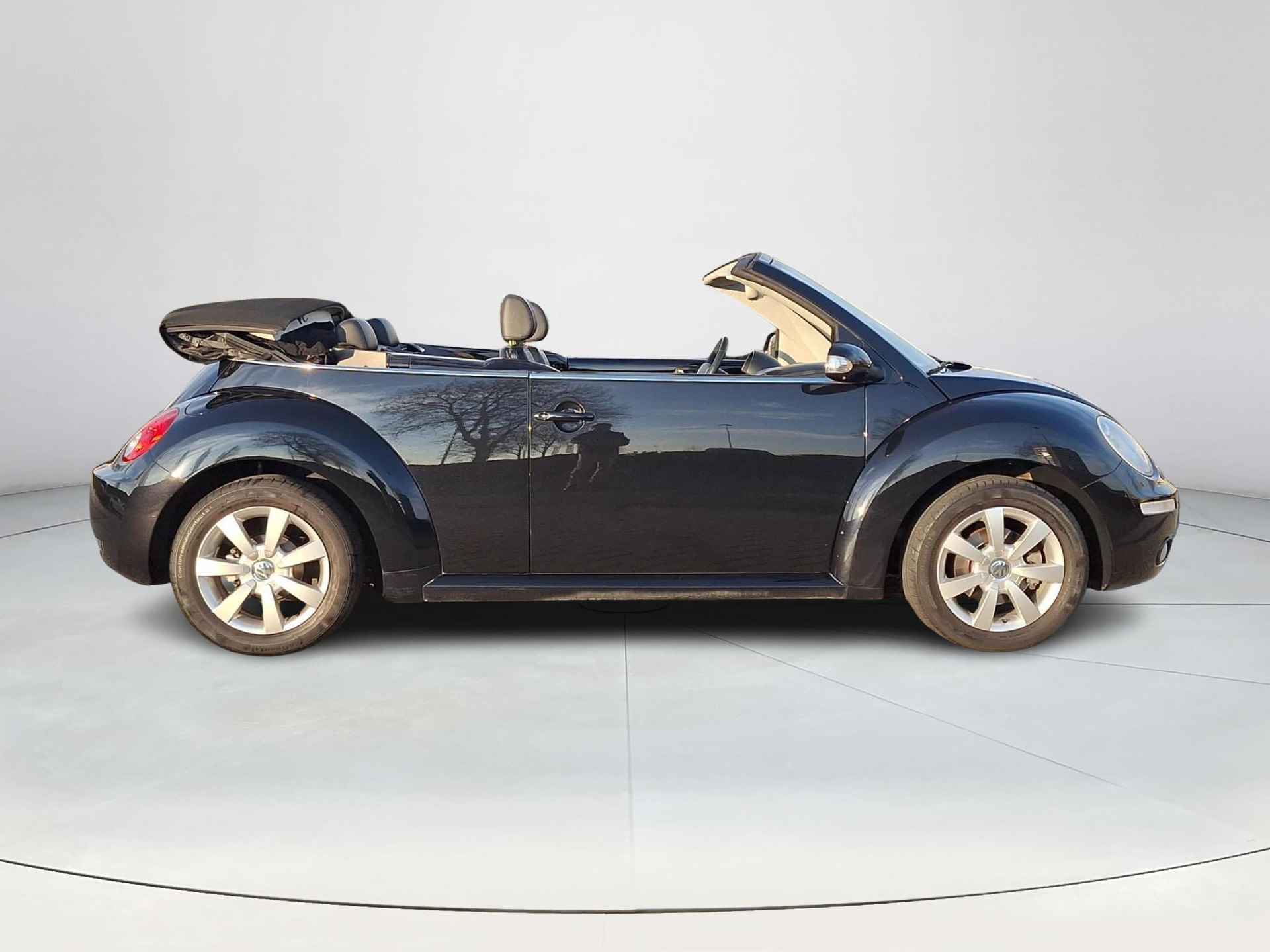 Volkswagen New Beetle Cabriolet 1.6 Trendline | Inclusief nieuwe apk | Elektrische kap | Airco | Stoelverwarming | paar schoonheidsfoutjes | Rijdt goed | Zonder Garantie | - 8/37