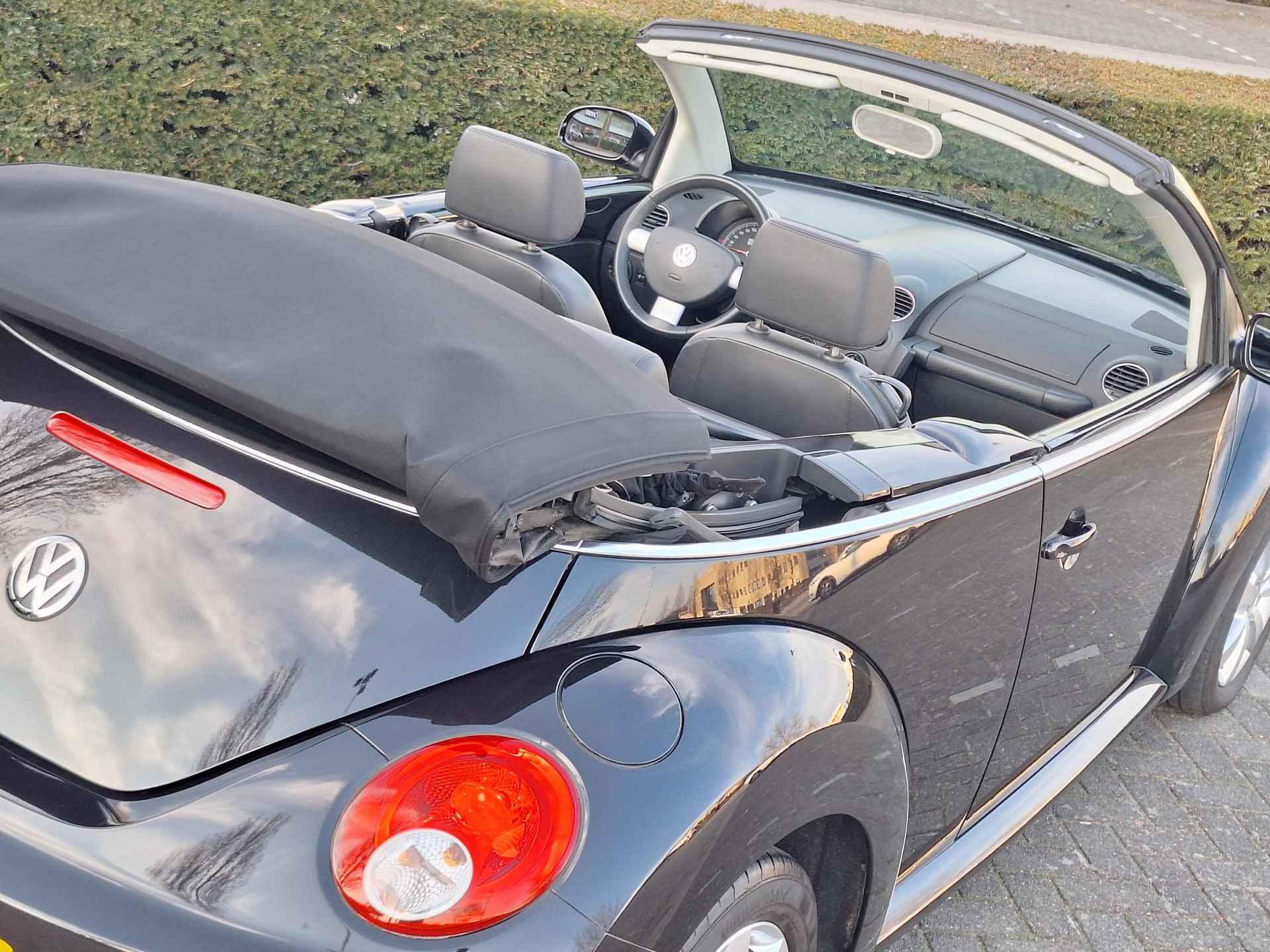 Volkswagen New Beetle Cabriolet 1.6 Trendline | Inclusief nieuwe apk | Elektrische kap | Airco | Stoelverwarming | paar schoonheidsfoutjes | Rijdt goed | Zonder Garantie | - 20/37