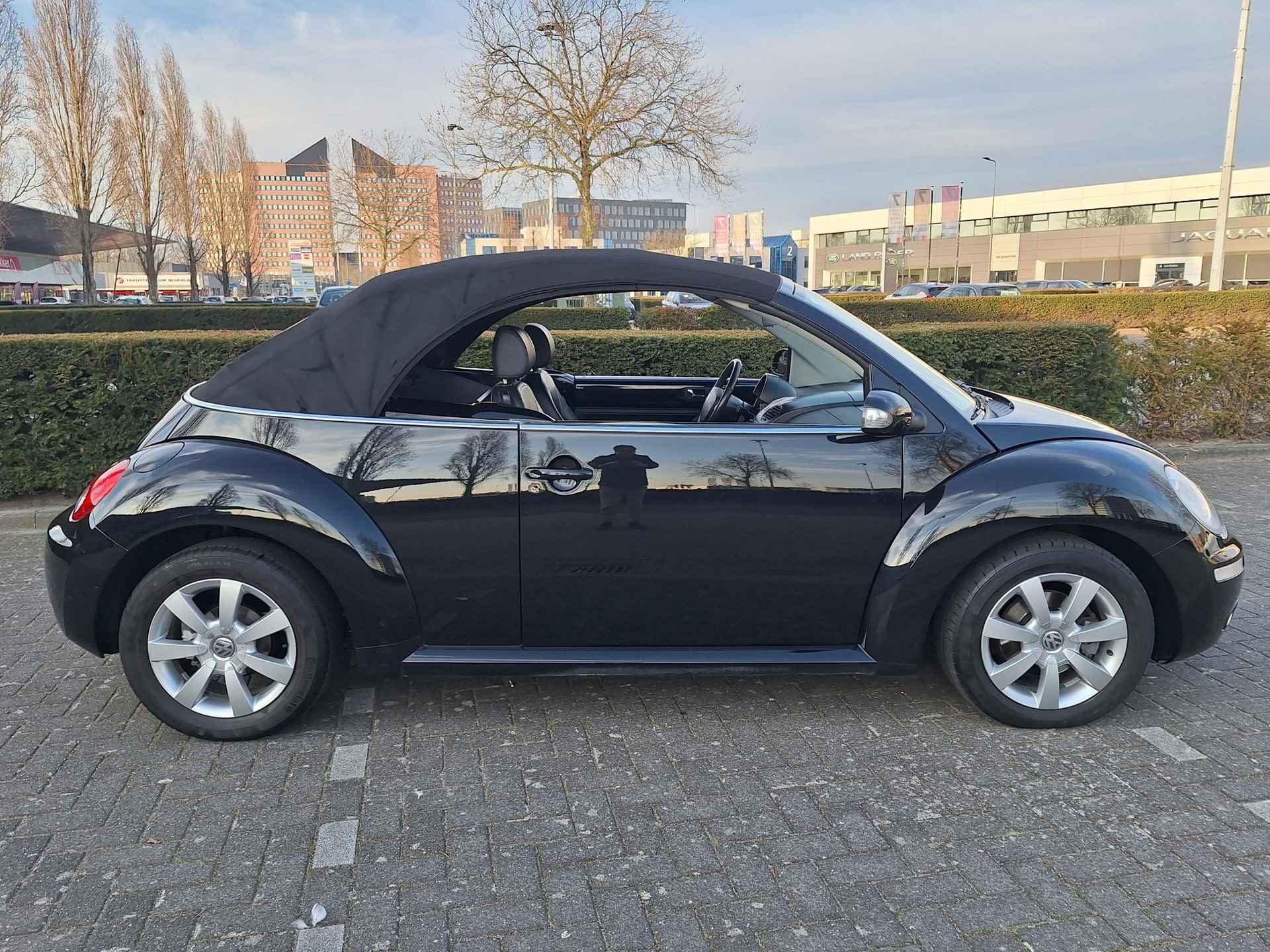 Volkswagen New Beetle Cabriolet 1.6 Trendline | Inclusief nieuwe apk | Elektrische kap | Airco | Stoelverwarming | paar schoonheidsfoutjes | Rijdt goed | Zonder Garantie | - 32/37