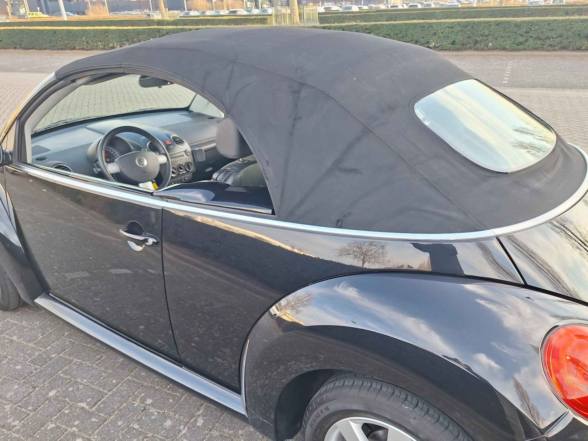 Volkswagen New Beetle Cabriolet 1.6 Trendline | Inclusief nieuwe apk | Elektrische kap | Airco | Stoelverwarming | paar schoonheidsfoutjes | Rijdt goed | Zonder Garantie | - 34/37