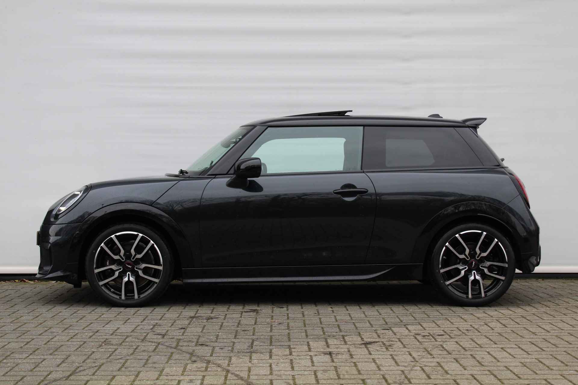 MINI Hatchback Cooper S Automaat / John Cooper Works / Pakket M / 18 inch JCW Lap Spoke 2-tone - 3/27