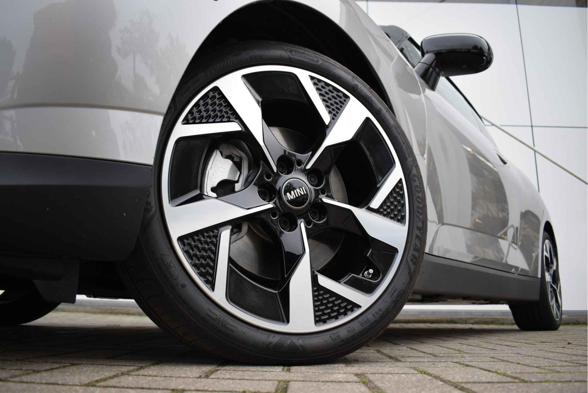 MINI Hatchback Cooper E / Classic / Pakket L / 18 inch Slide Spoke 2-tone - 13/25