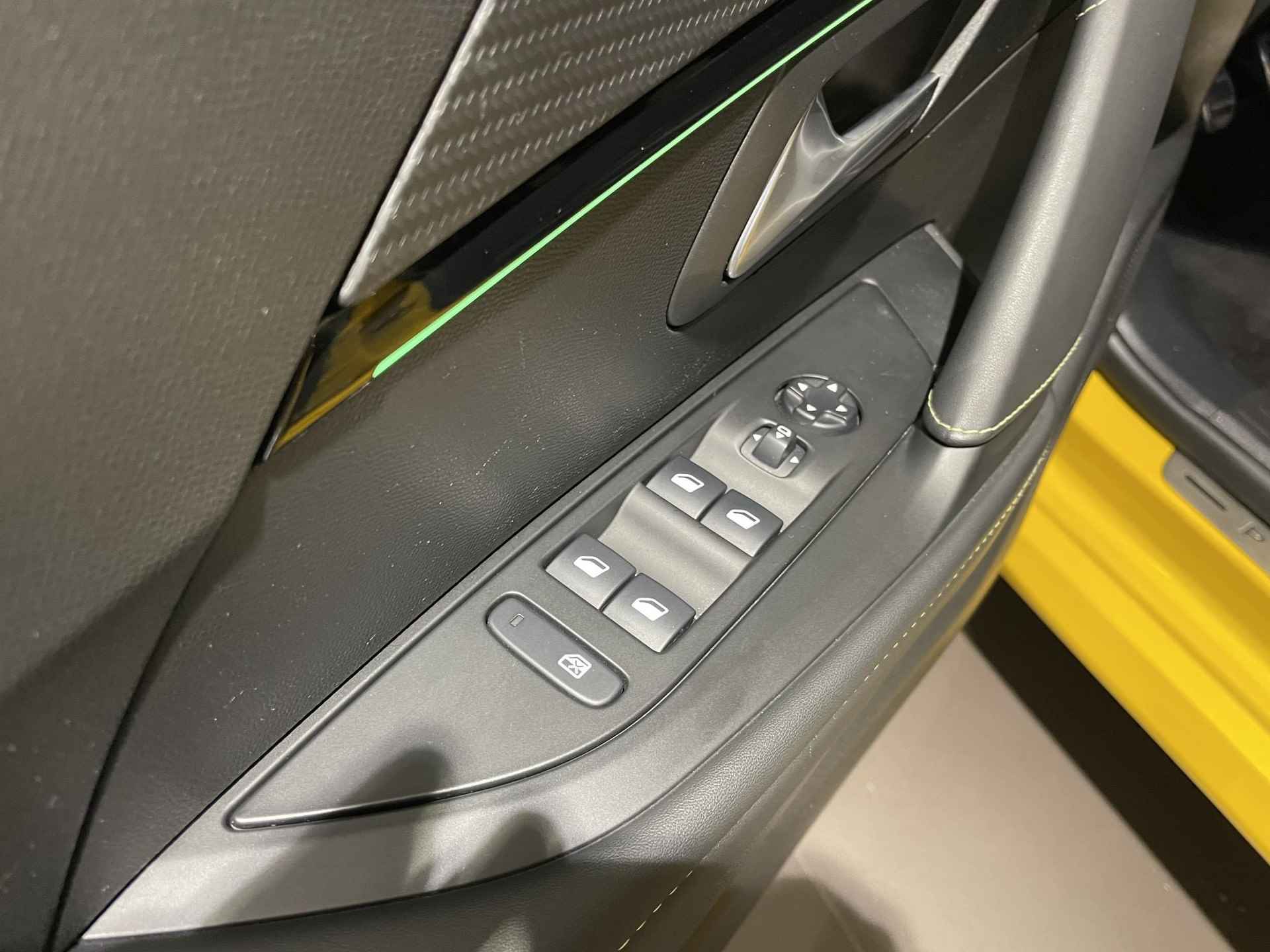 Peugeot 208 1.2 PureTech GT-Line | Navigatie | Draadloze telefoonlader | Camera - 11/41